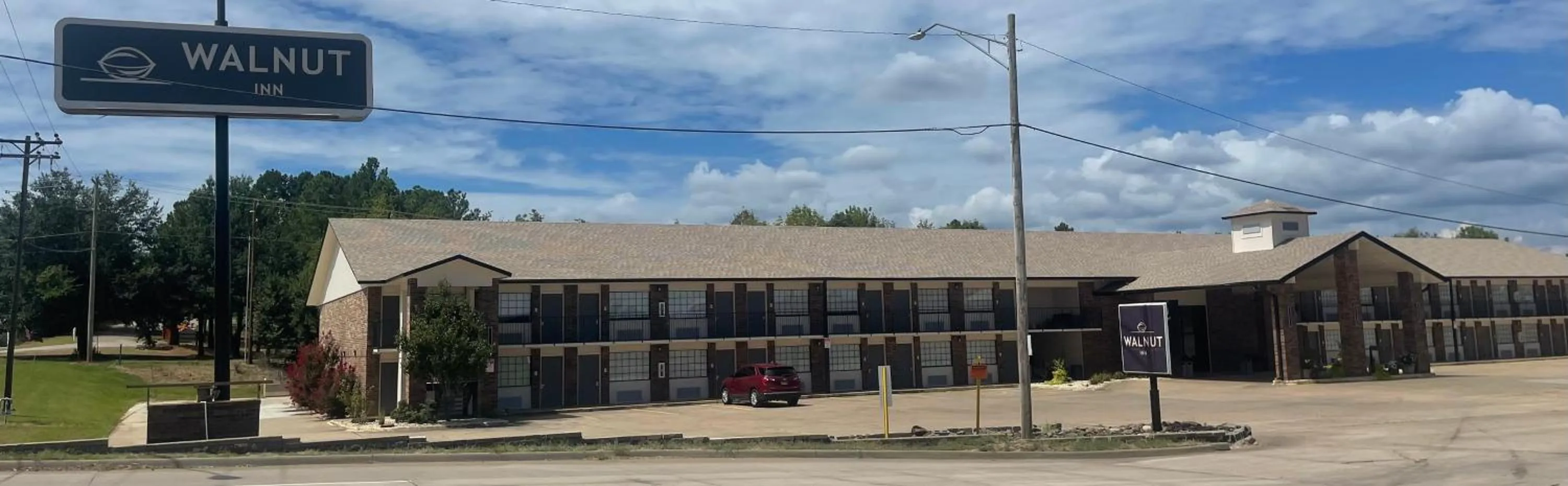 Property building in Walnut Inn Roland