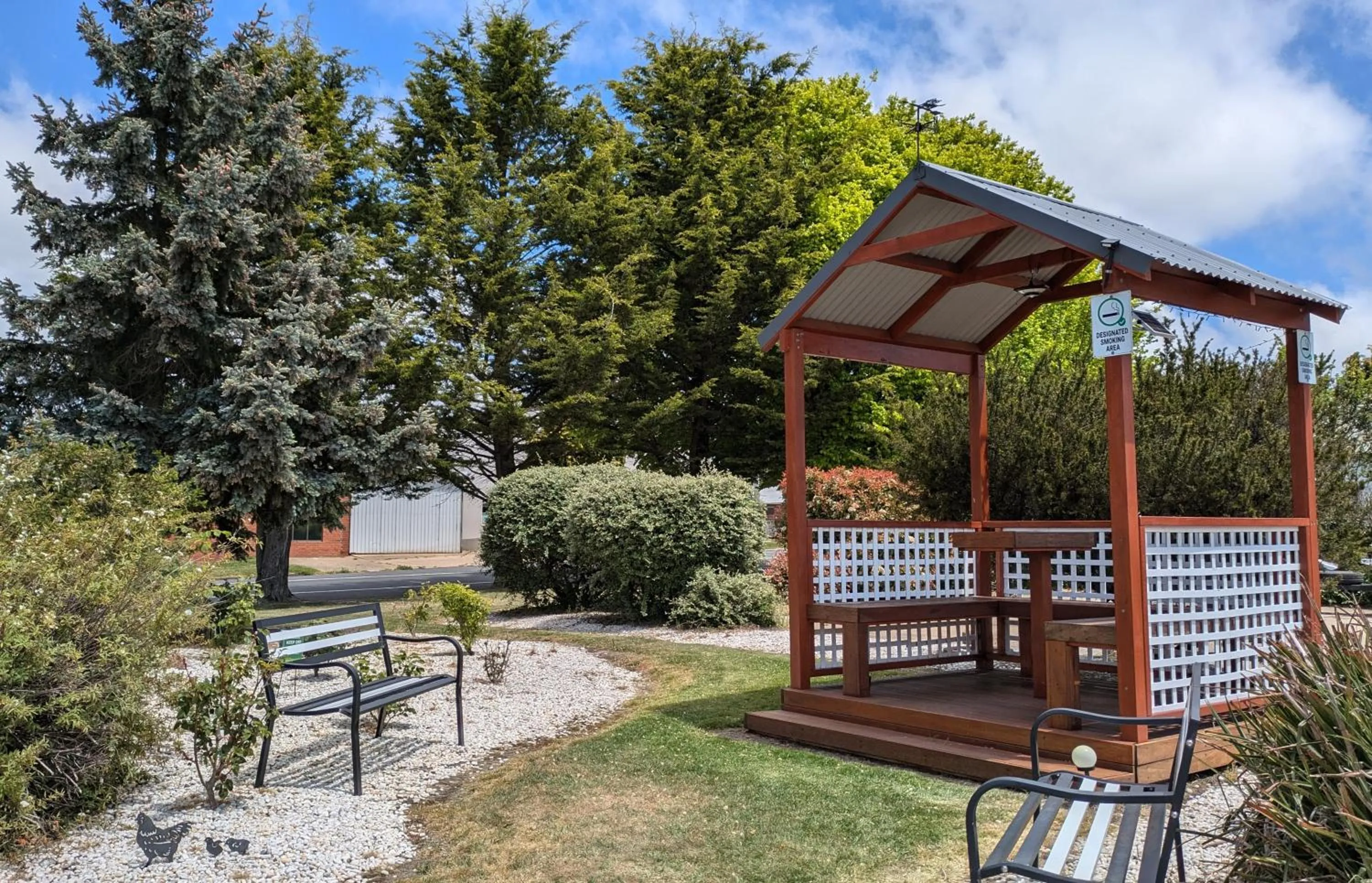 Garden in Highlands Motor Inn