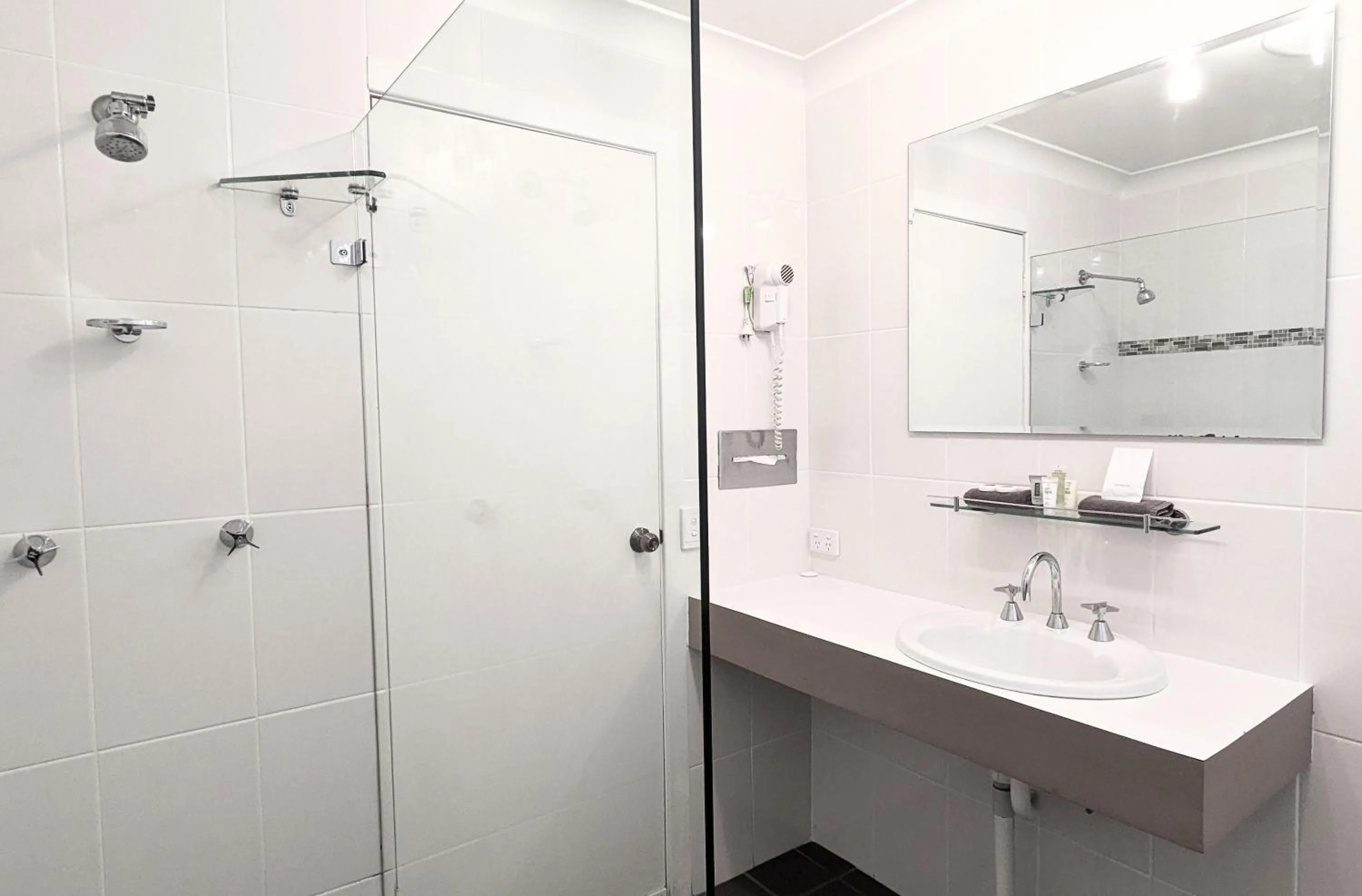 Shower in Highlands Motor Inn