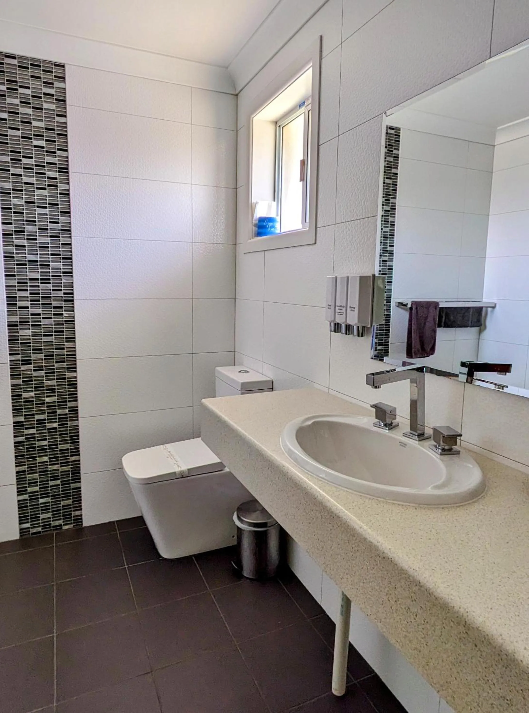 Toilet in Highlands Motor Inn