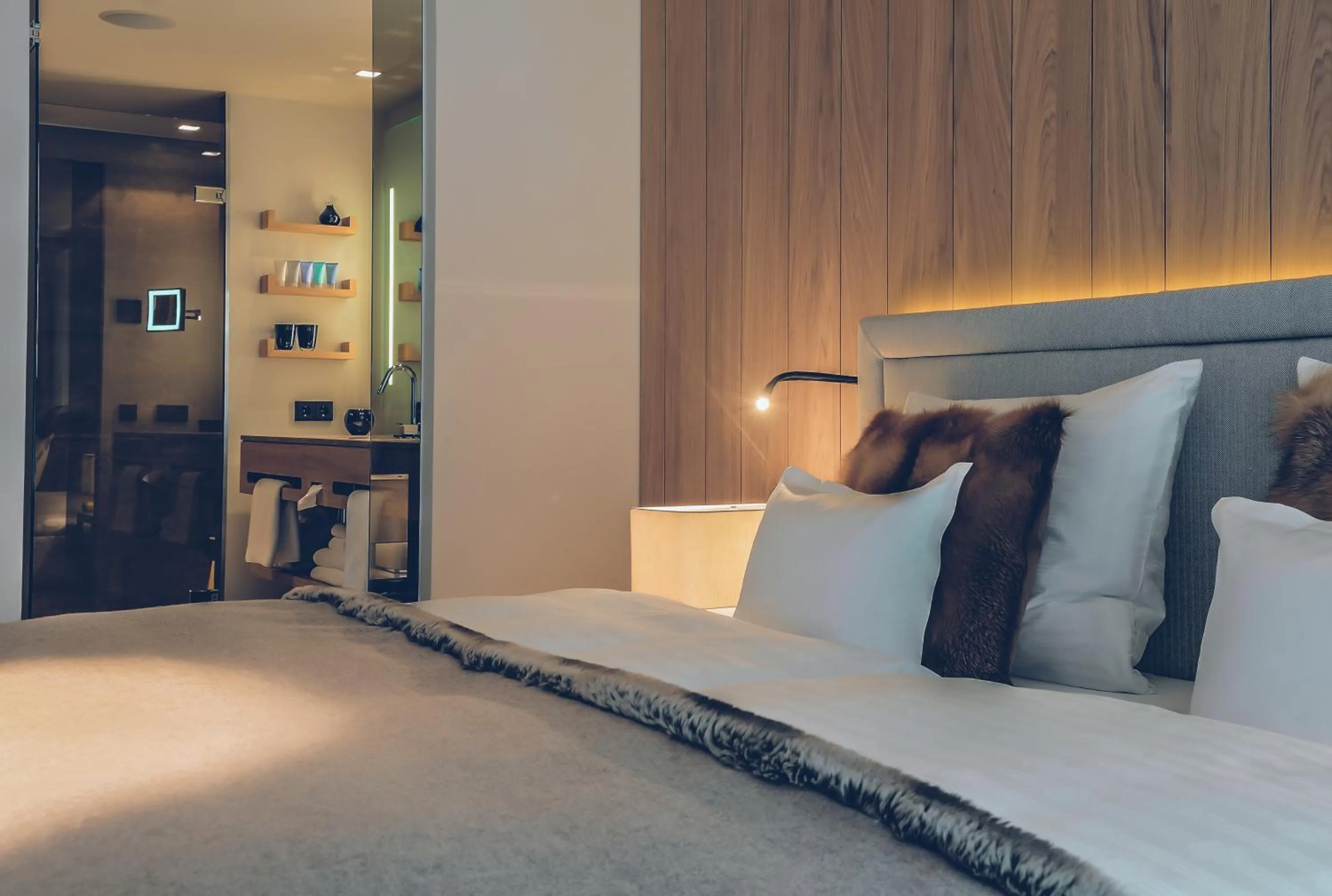 Decorative detail, Bed in Elizabeth Arthotel Adults Only