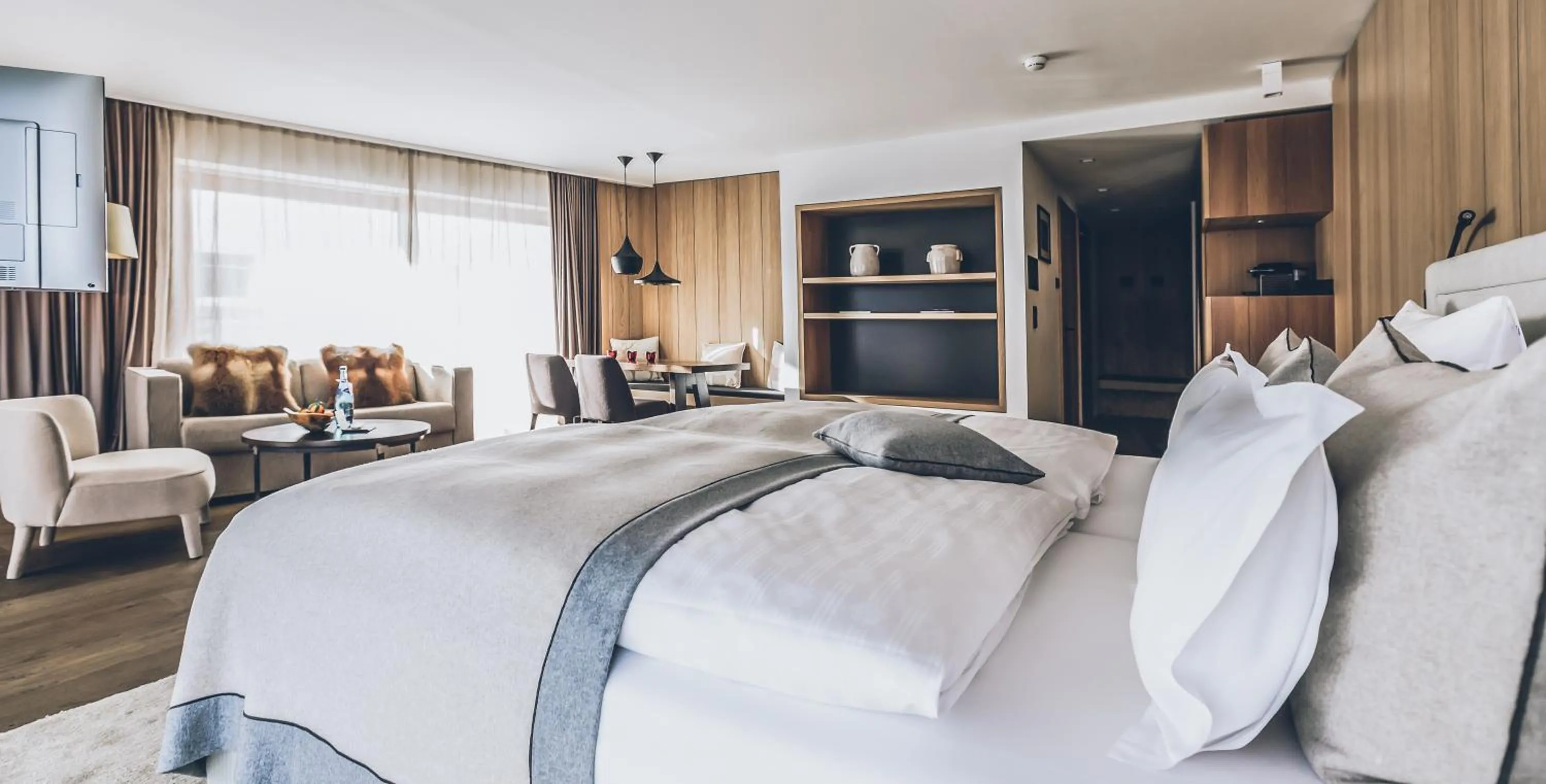 Photo of the whole room, Bed in Elizabeth Arthotel Adults Only