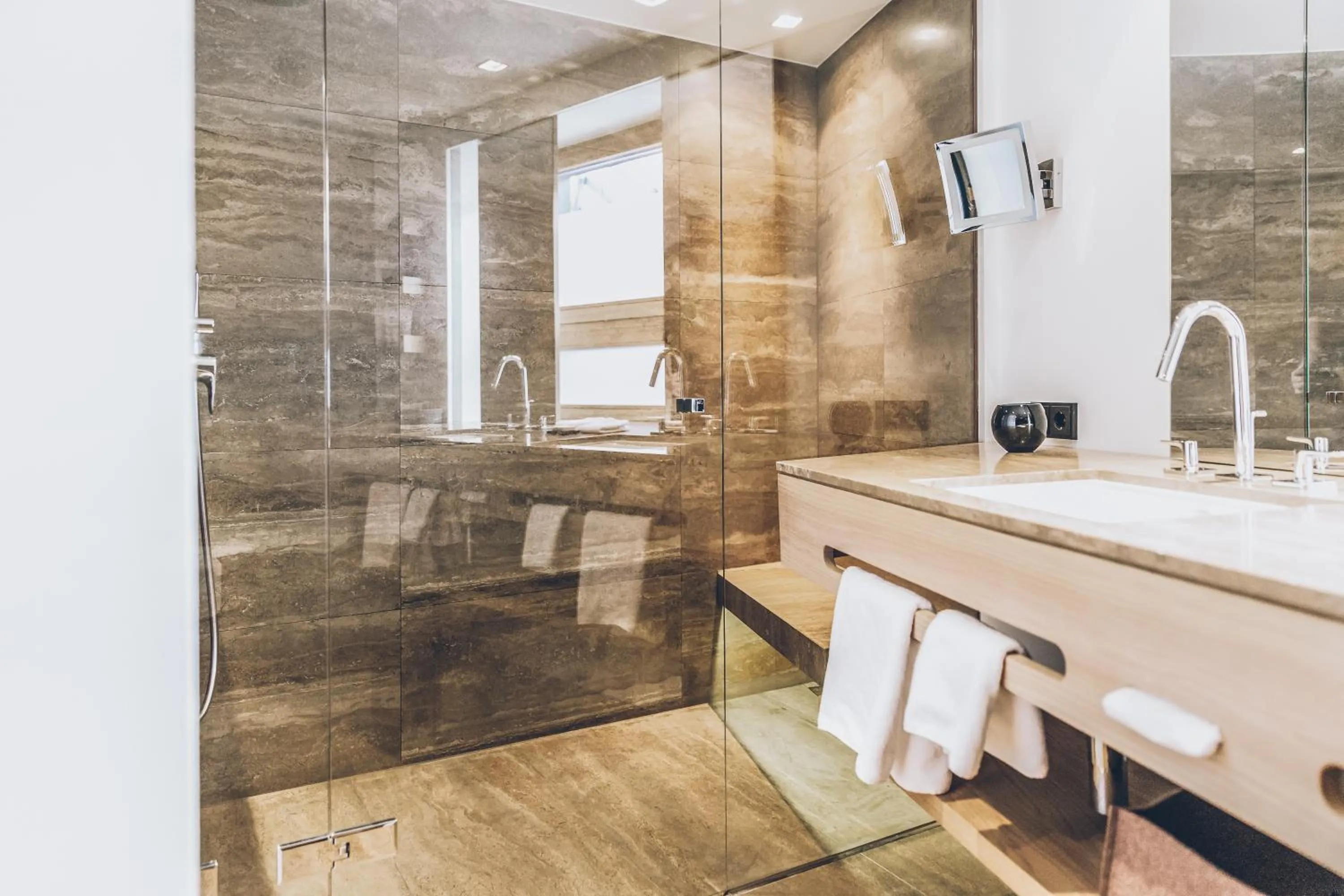 Decorative detail in Elizabeth Arthotel Adults Only