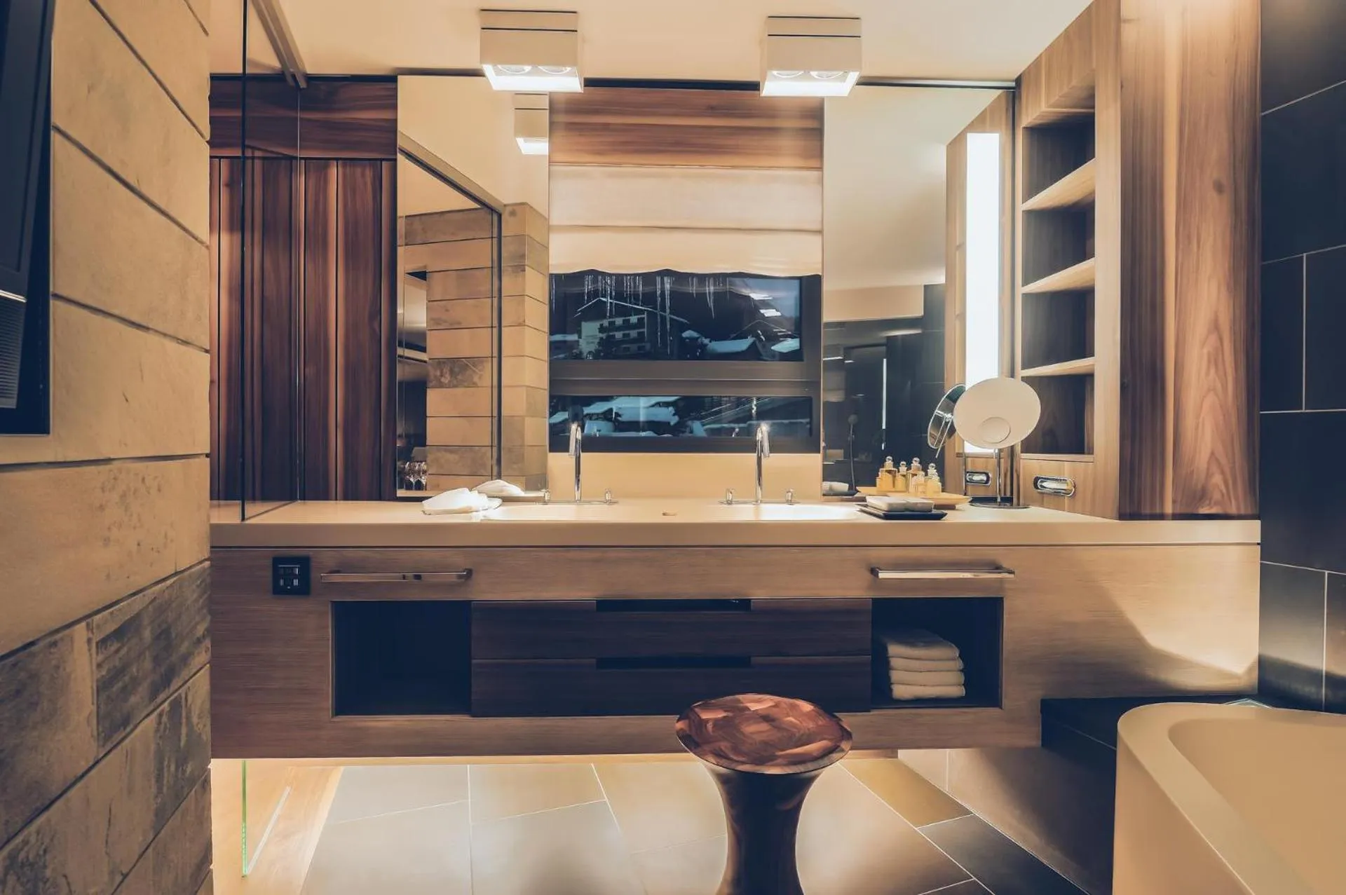 Bathroom in Elizabeth Arthotel Adults Only