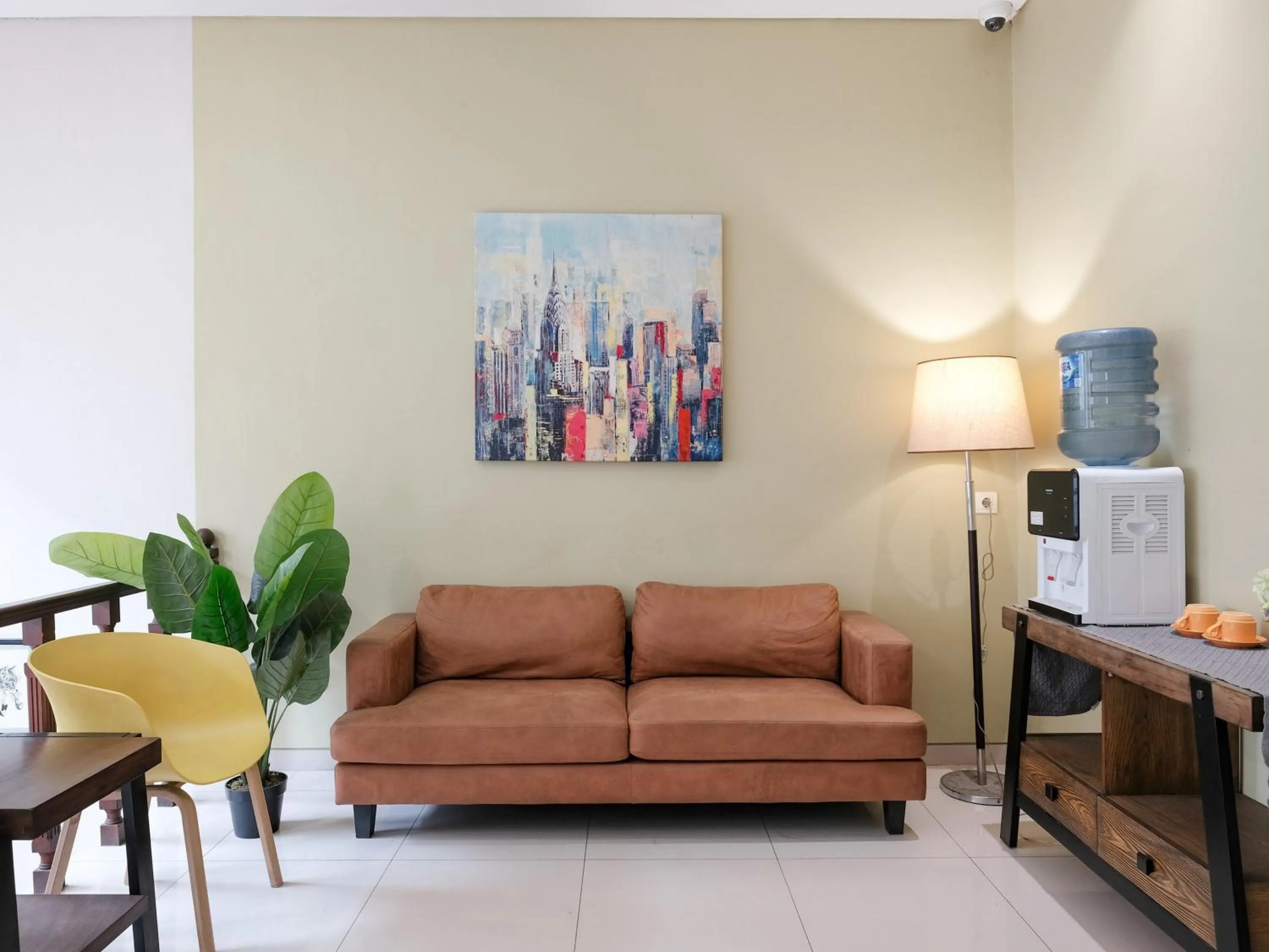 Seating area in RedDoorz near Ciputra Golf Surabaya