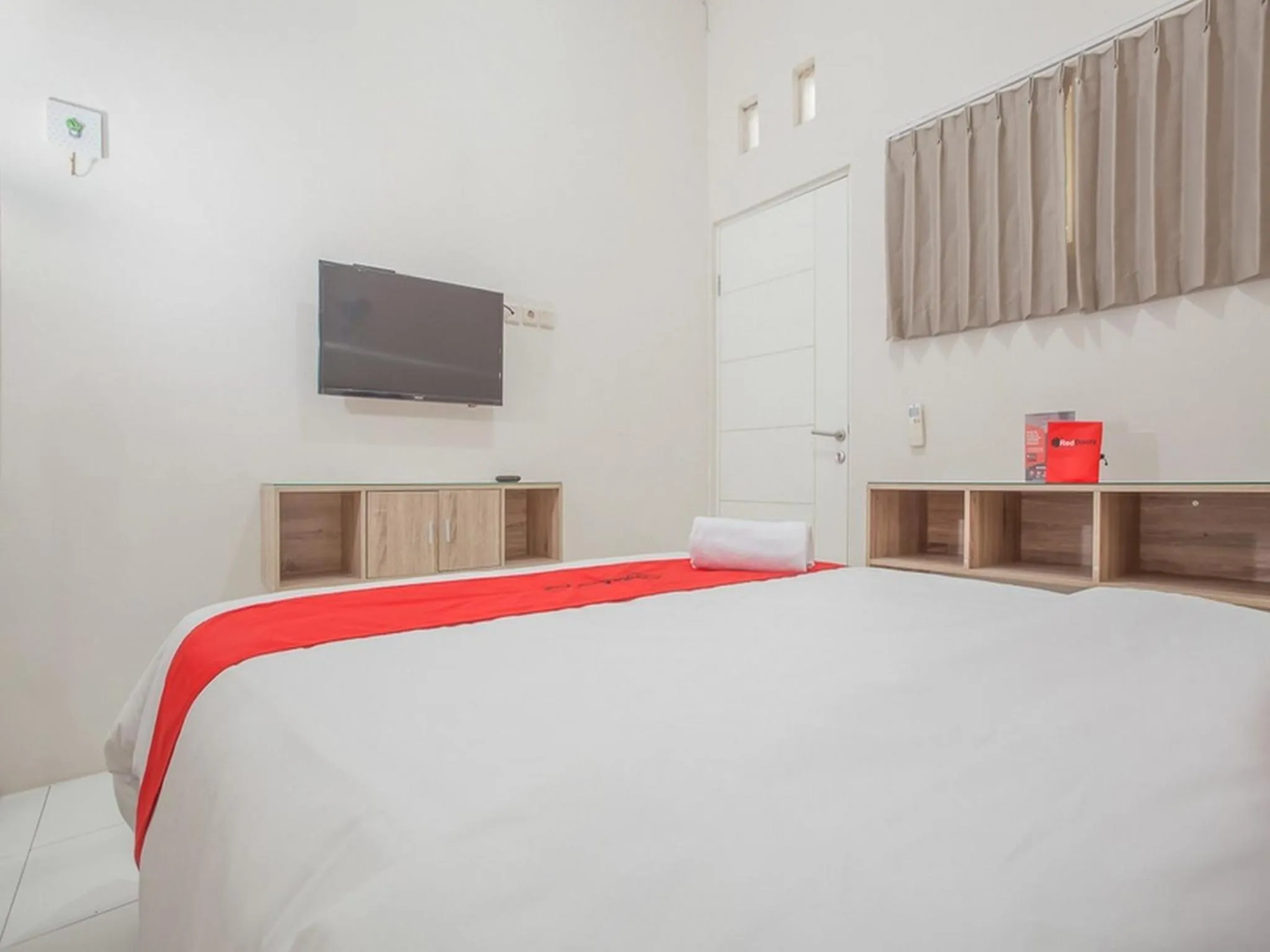 Bedroom, Bed in RedDoorz near Ciputra Golf Surabaya