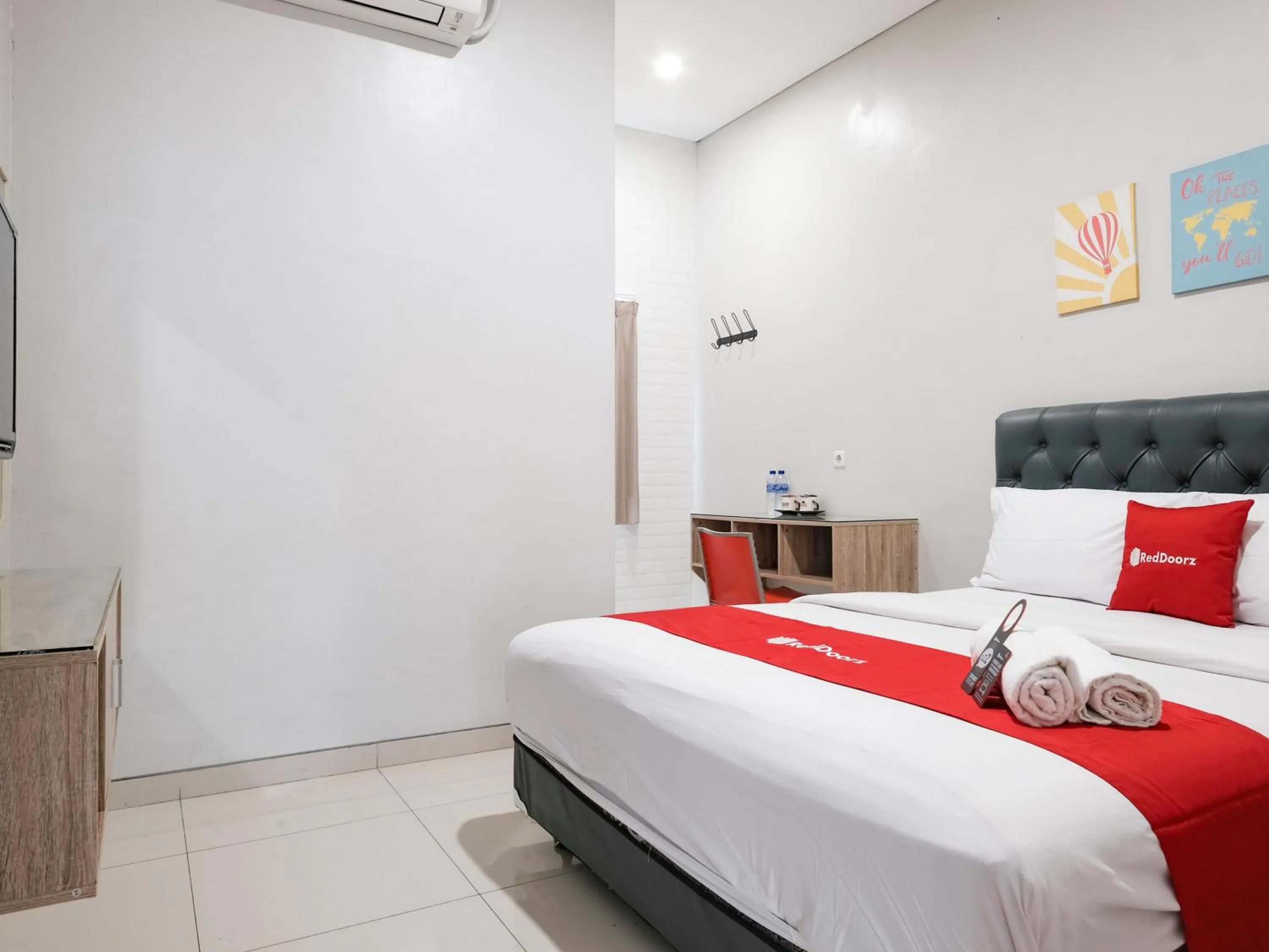 Bedroom, Bed in RedDoorz near Ciputra Golf Surabaya