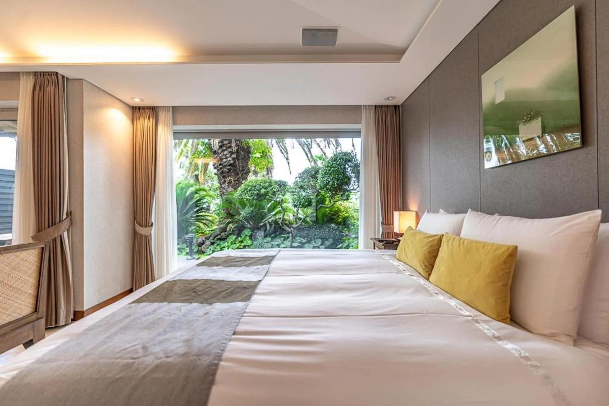 Bed in The Seaes Hotel & Resort