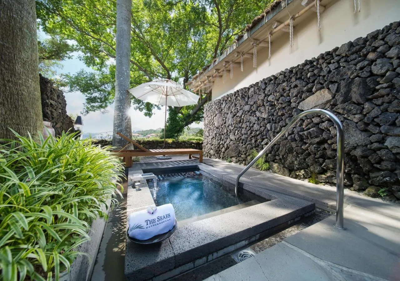 Hot Tub in The Seaes Hotel & Resort