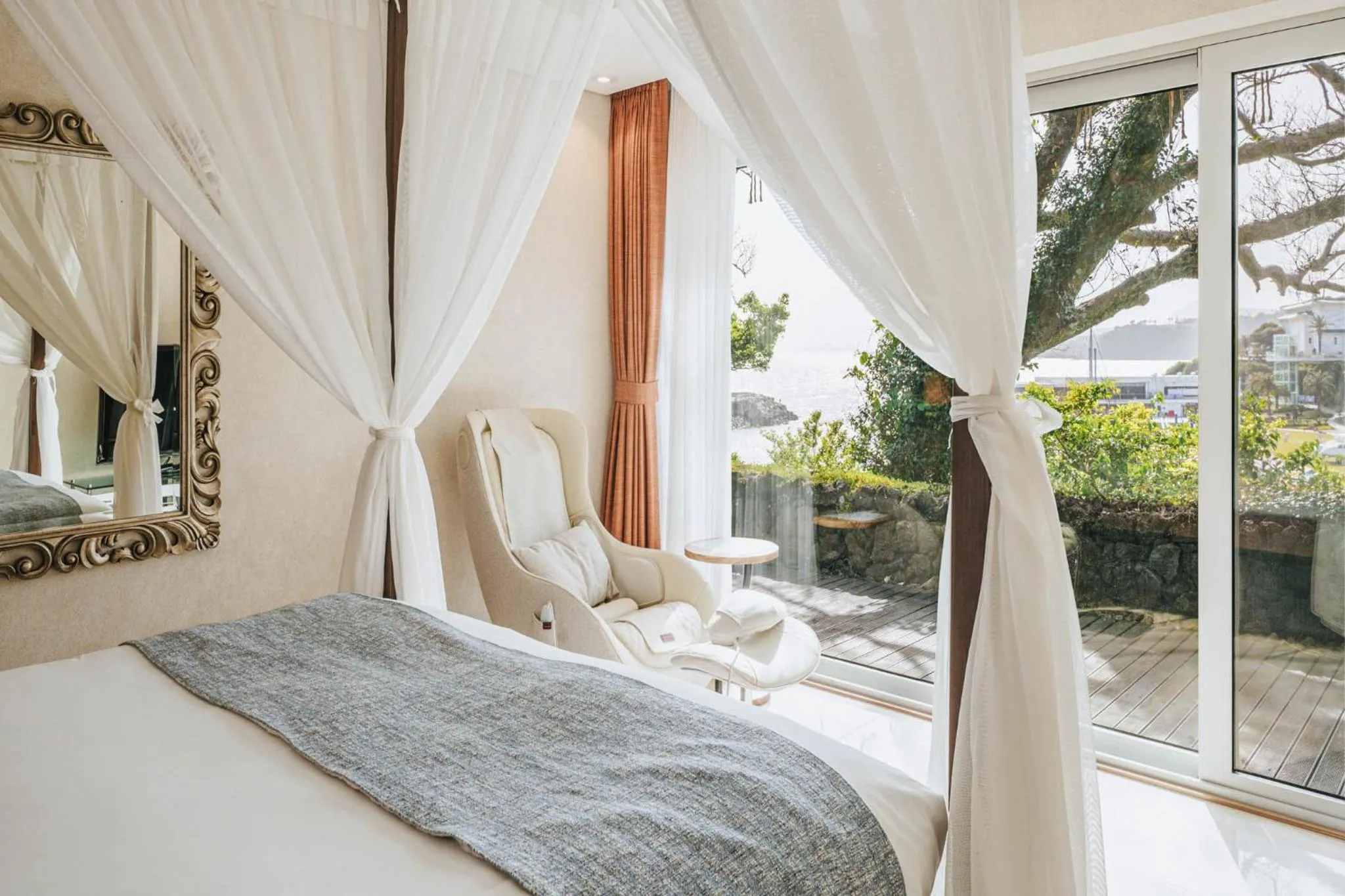 Bedroom, Bed in The Seaes Hotel & Resort