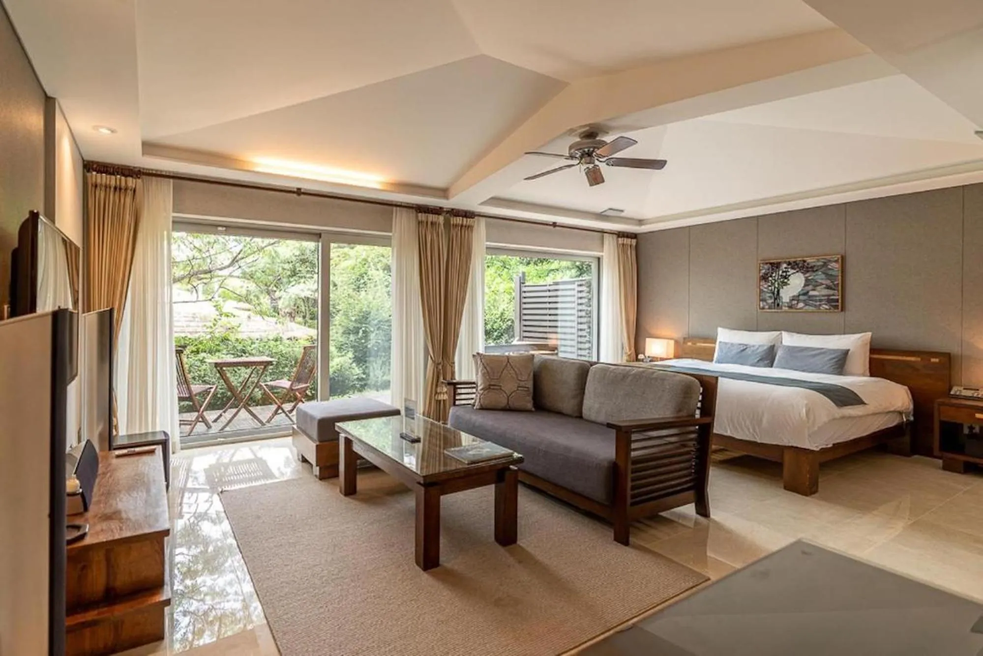 Bed in The Seaes Hotel & Resort