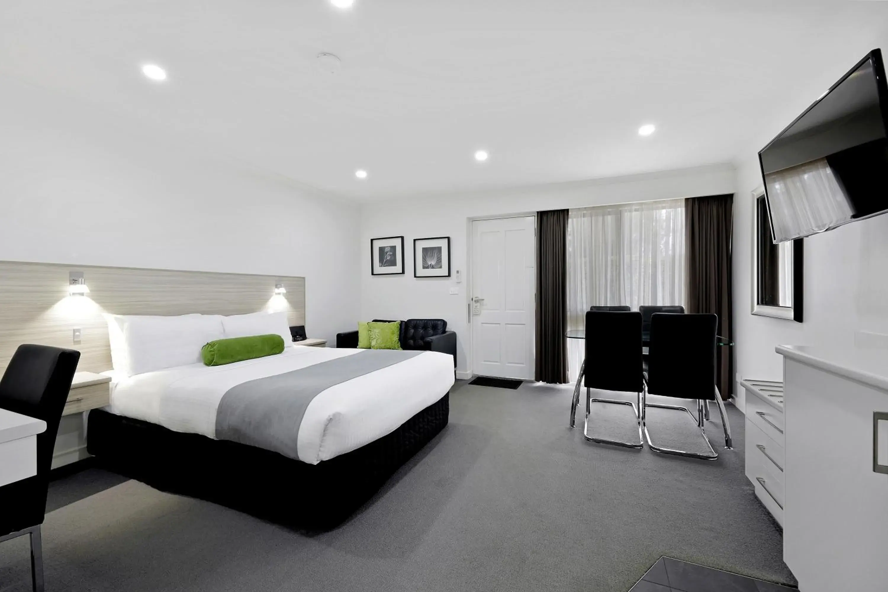 Family Suite (Maximum 4 Guests) in Hamilton Lonsdale Motel Family Suite (Maximum 4 Guests) in Hamilton Lonsdale Motel