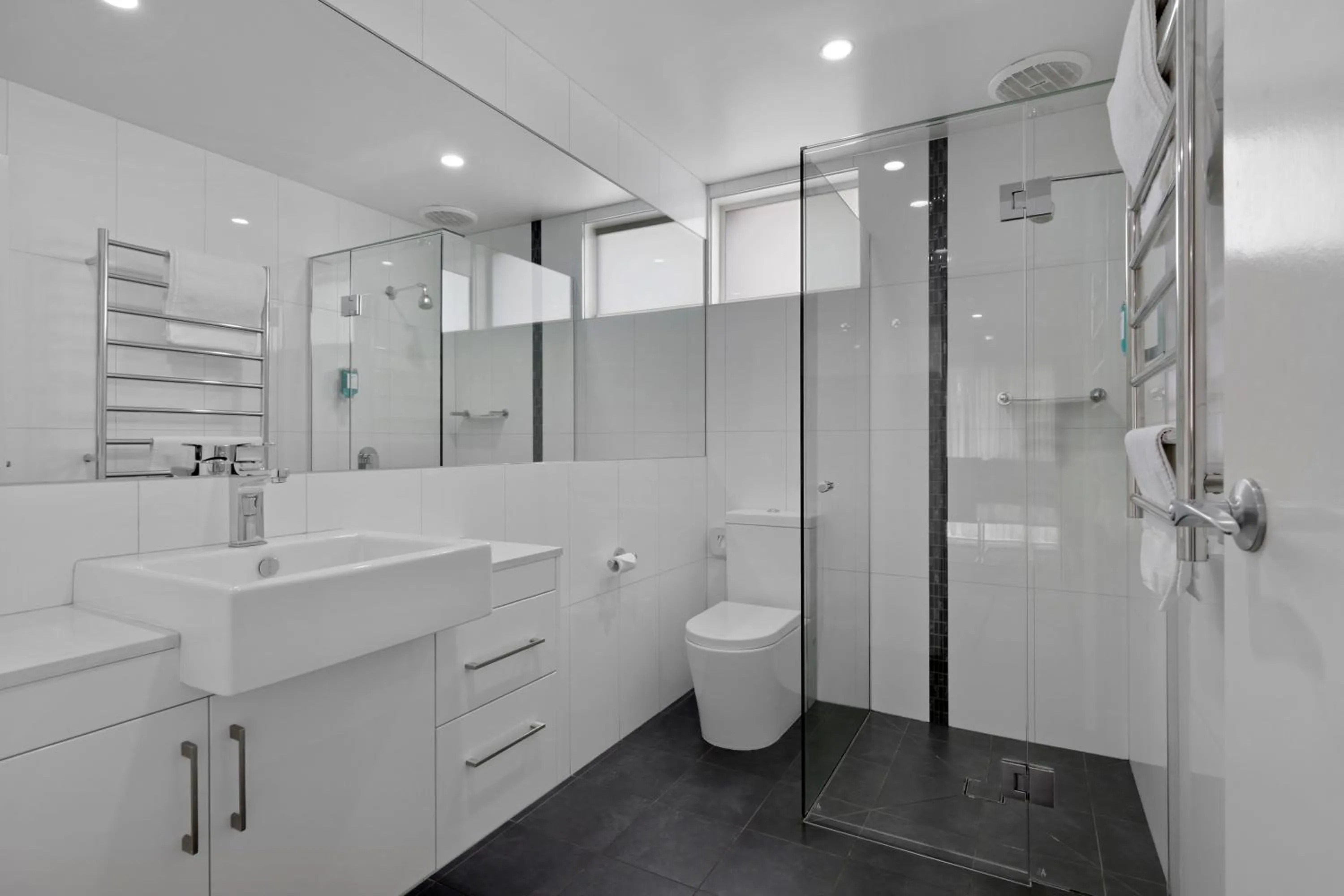 Bathroom in Hamilton Lonsdale Motel