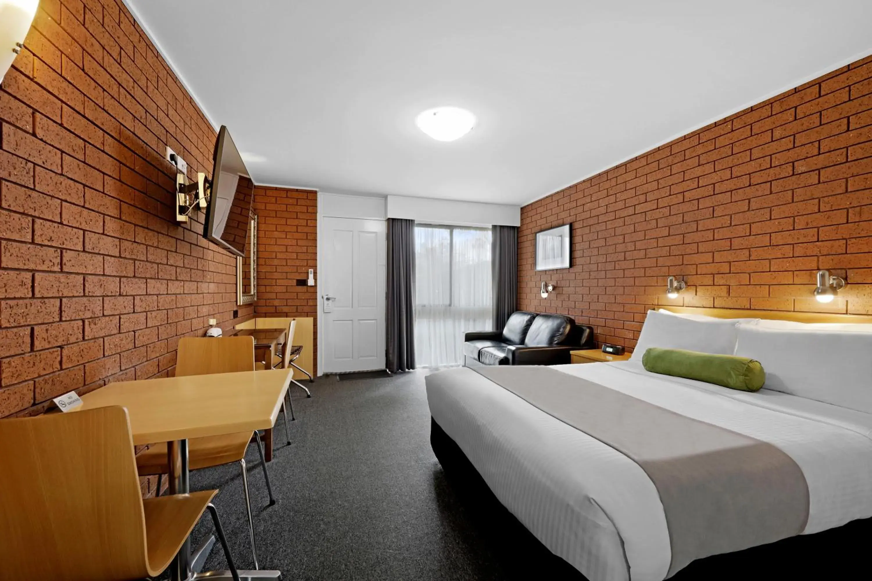 Deluxe Queen Room (Maximum 2 Guests) in Hamilton Lonsdale Motel Deluxe Queen Room (Maximum 2 Guests) in Hamilton Lonsdale Motel