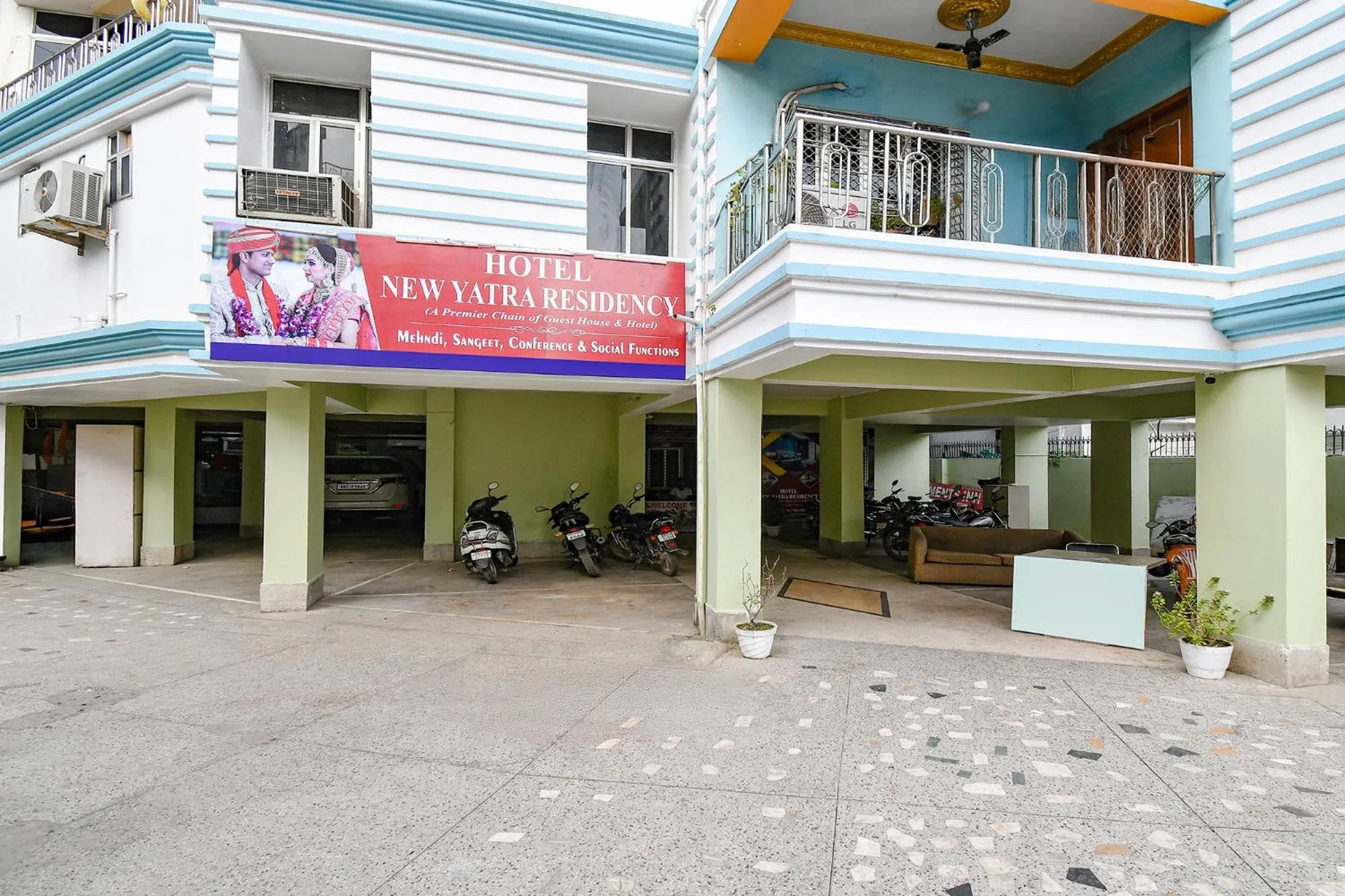 Facade/entrance in FabHotel Elements Inn
