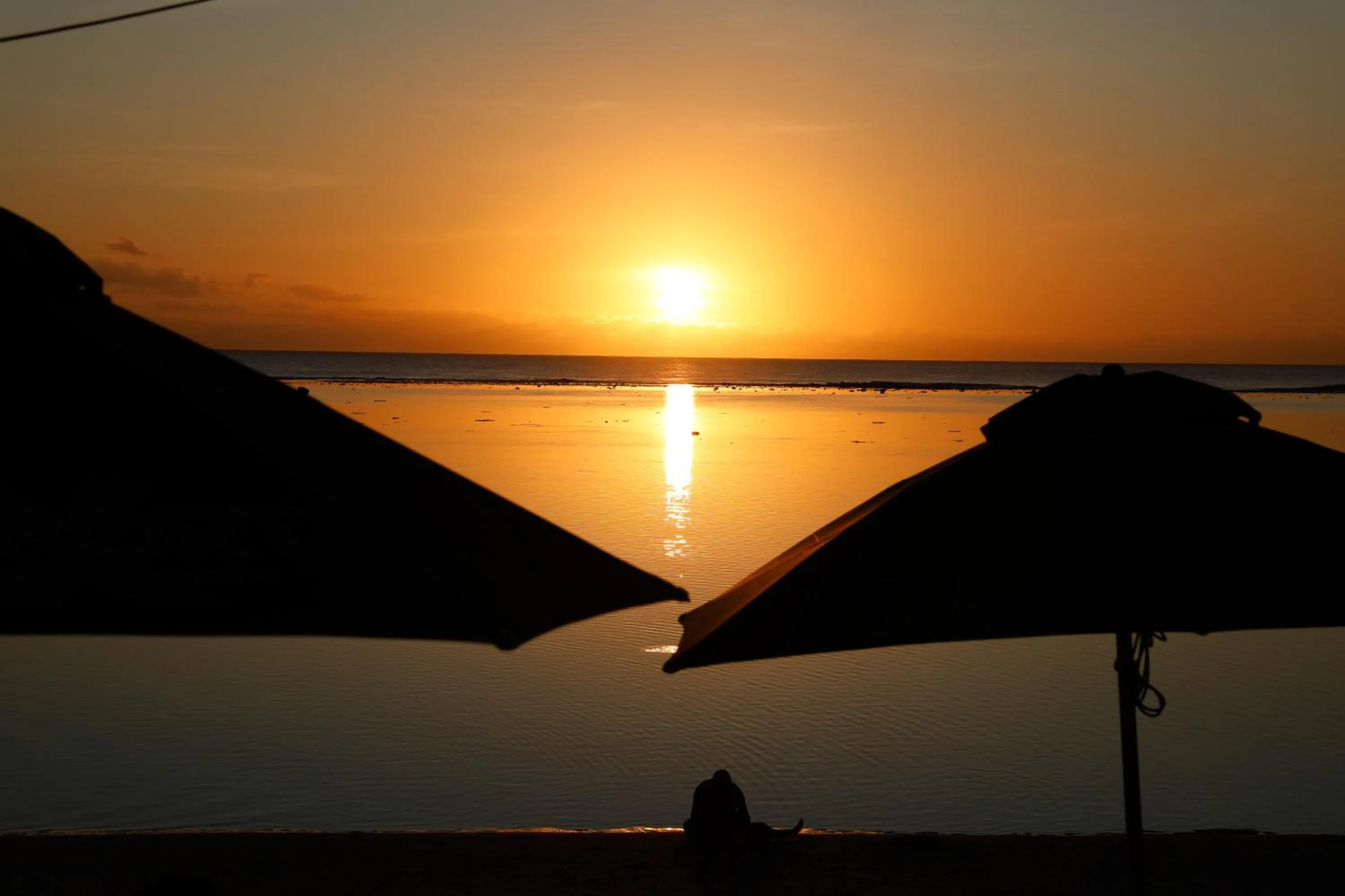 Beach in Aroa Beachside Resort