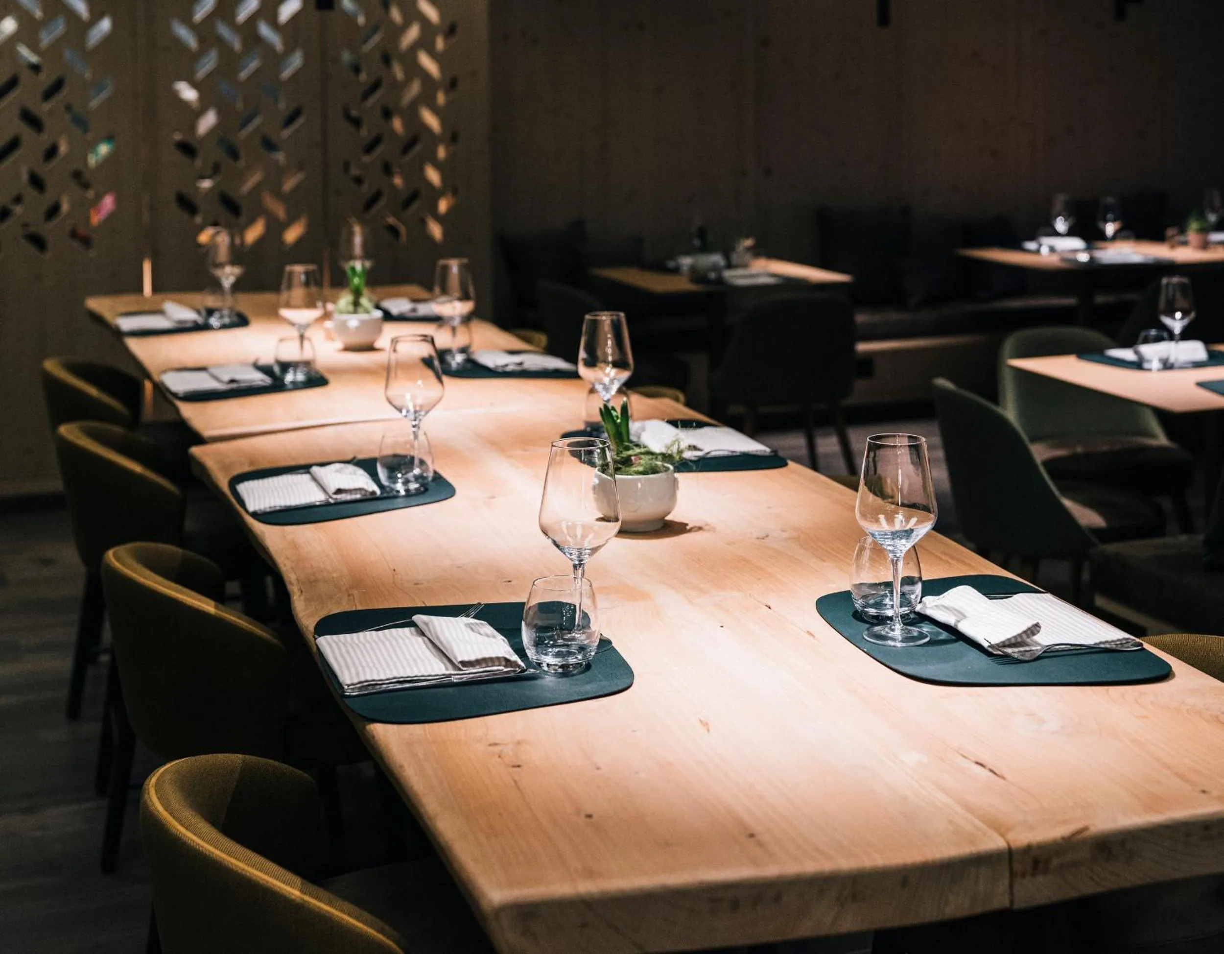 Restaurant/places to eat in Ambiez Residencehotel