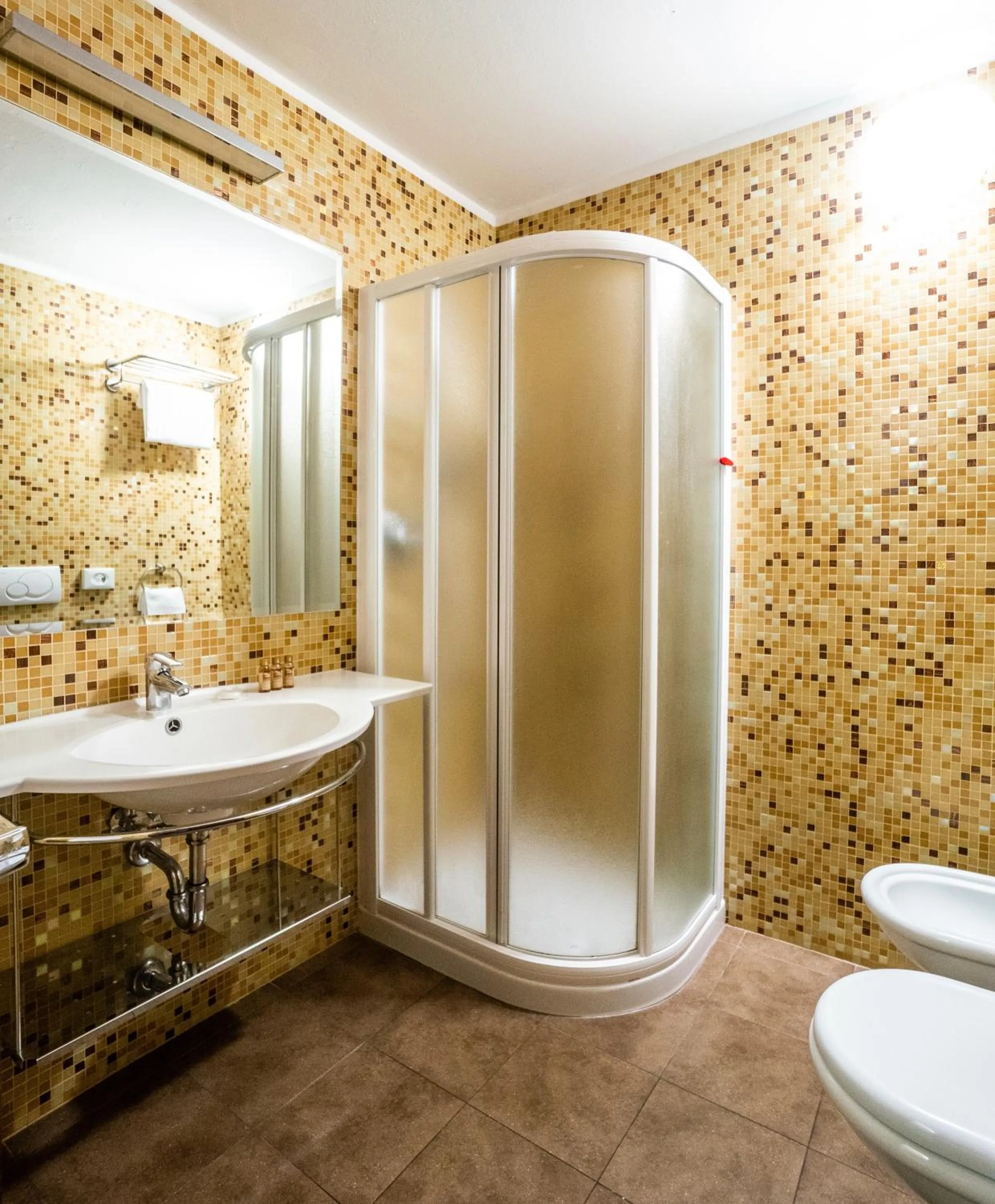 Shower in Ambiez Residencehotel