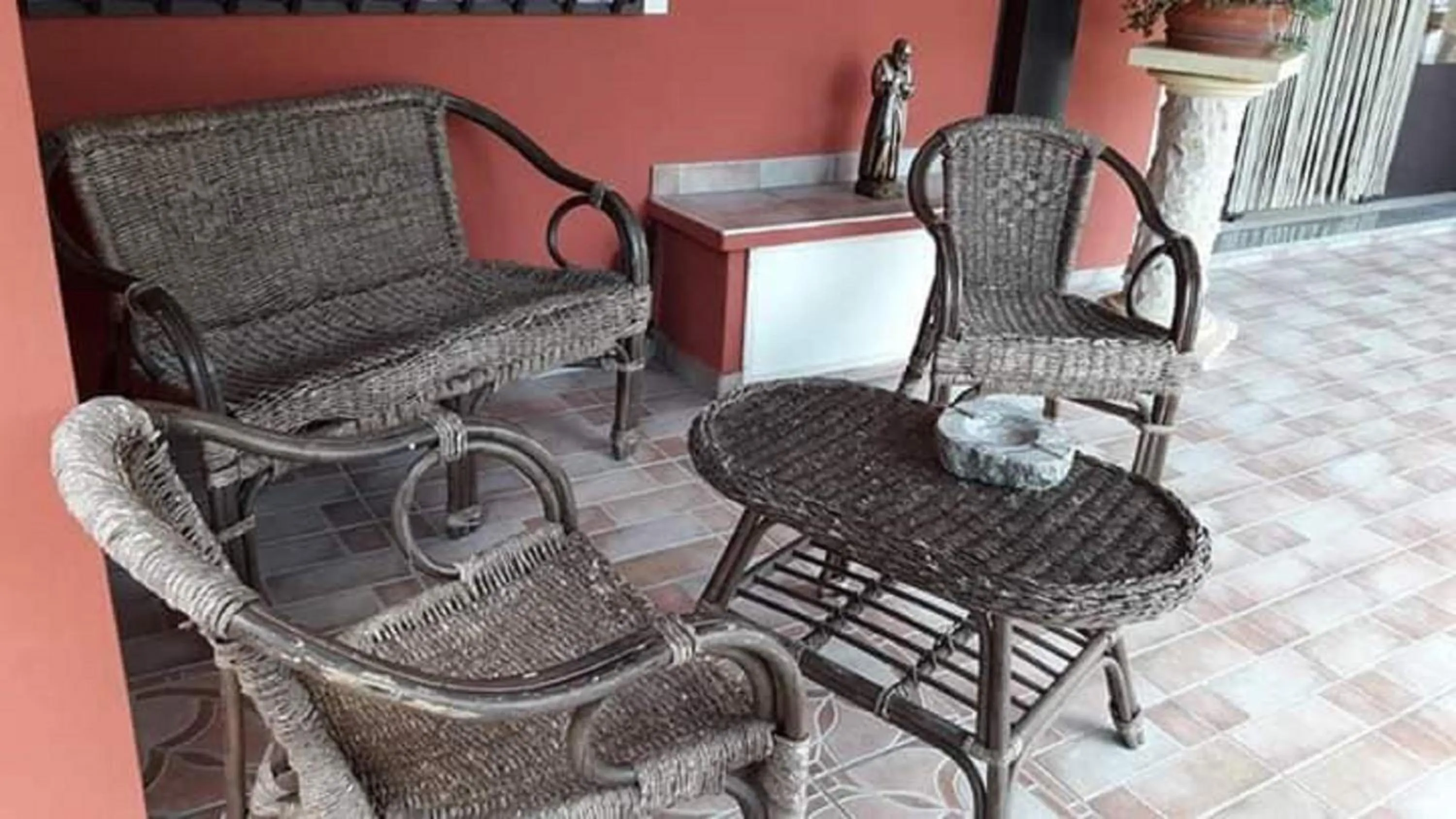 Patio in B&b Villa Santa Sofia by holidayngo