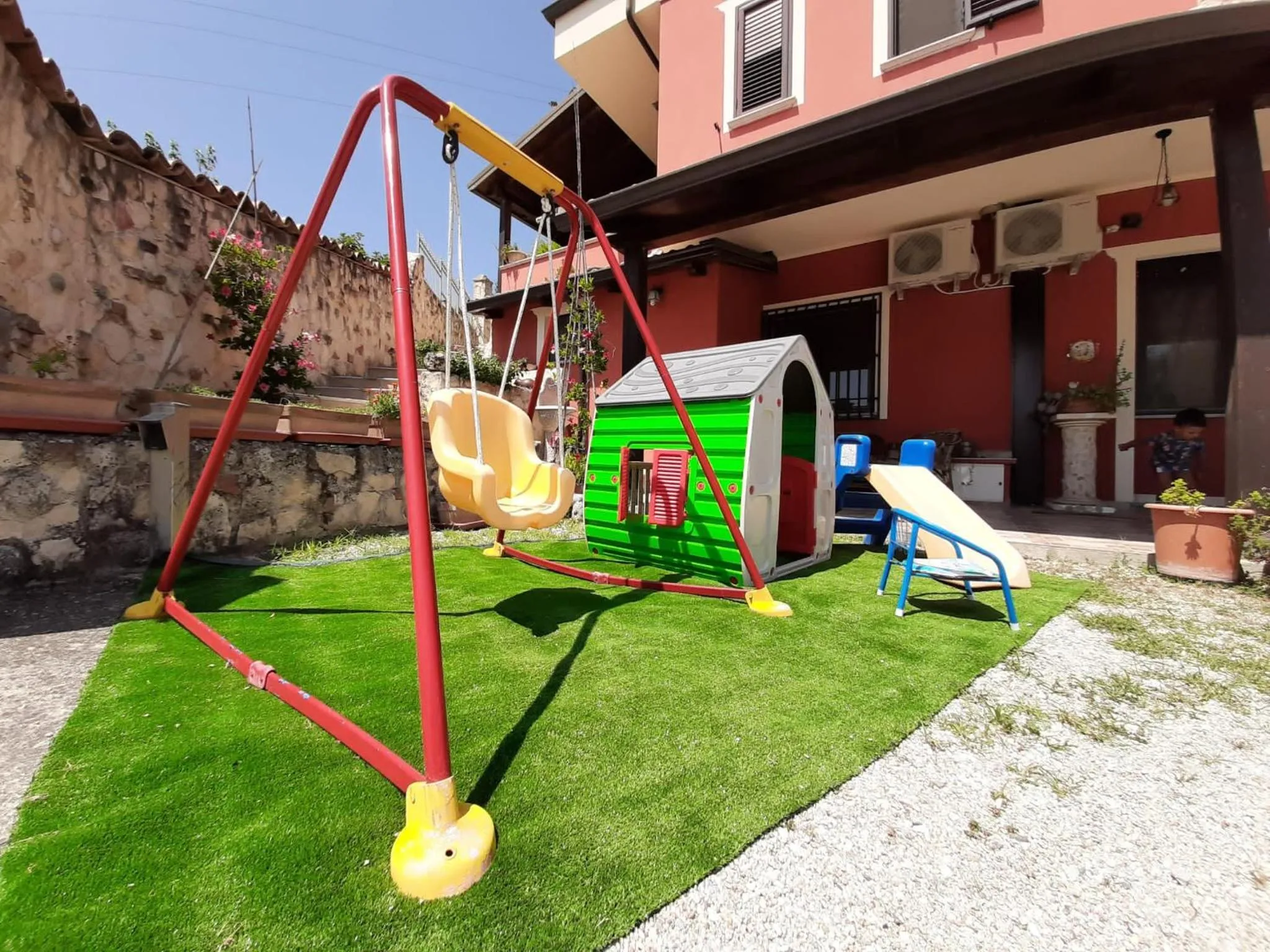 Patio in B&b Villa Santa Sofia by holidayngo