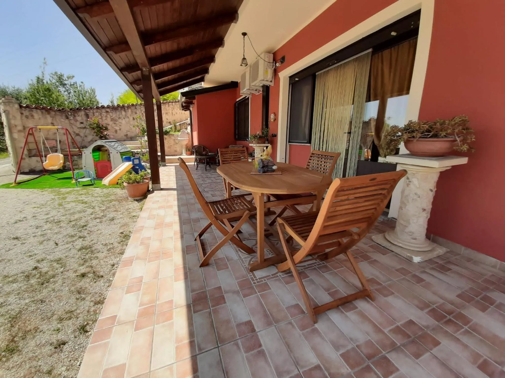 Patio in B&b Villa Santa Sofia by holidayngo