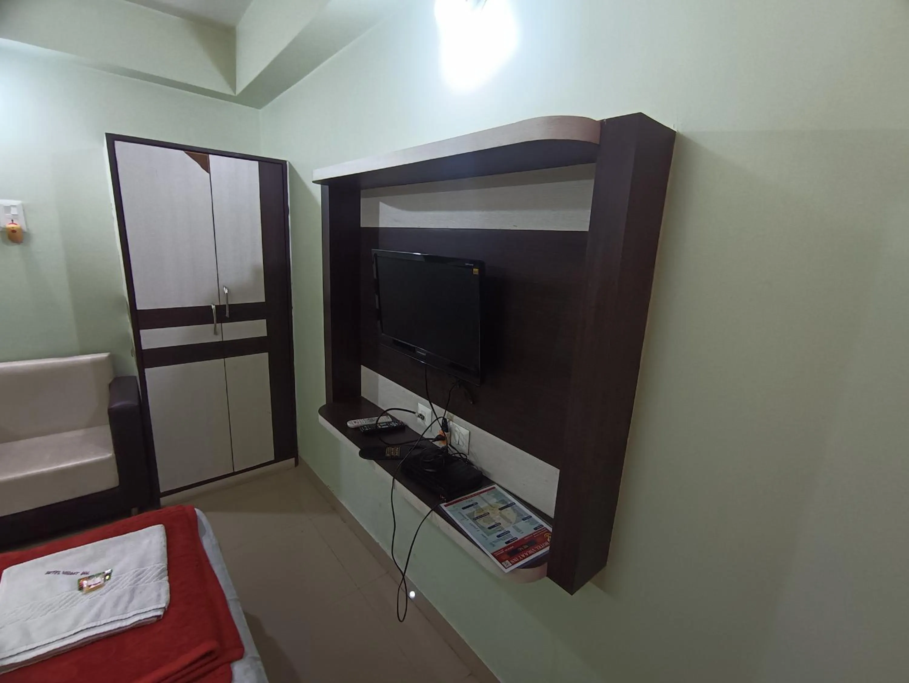 Bed in Hotel Viraat Inn