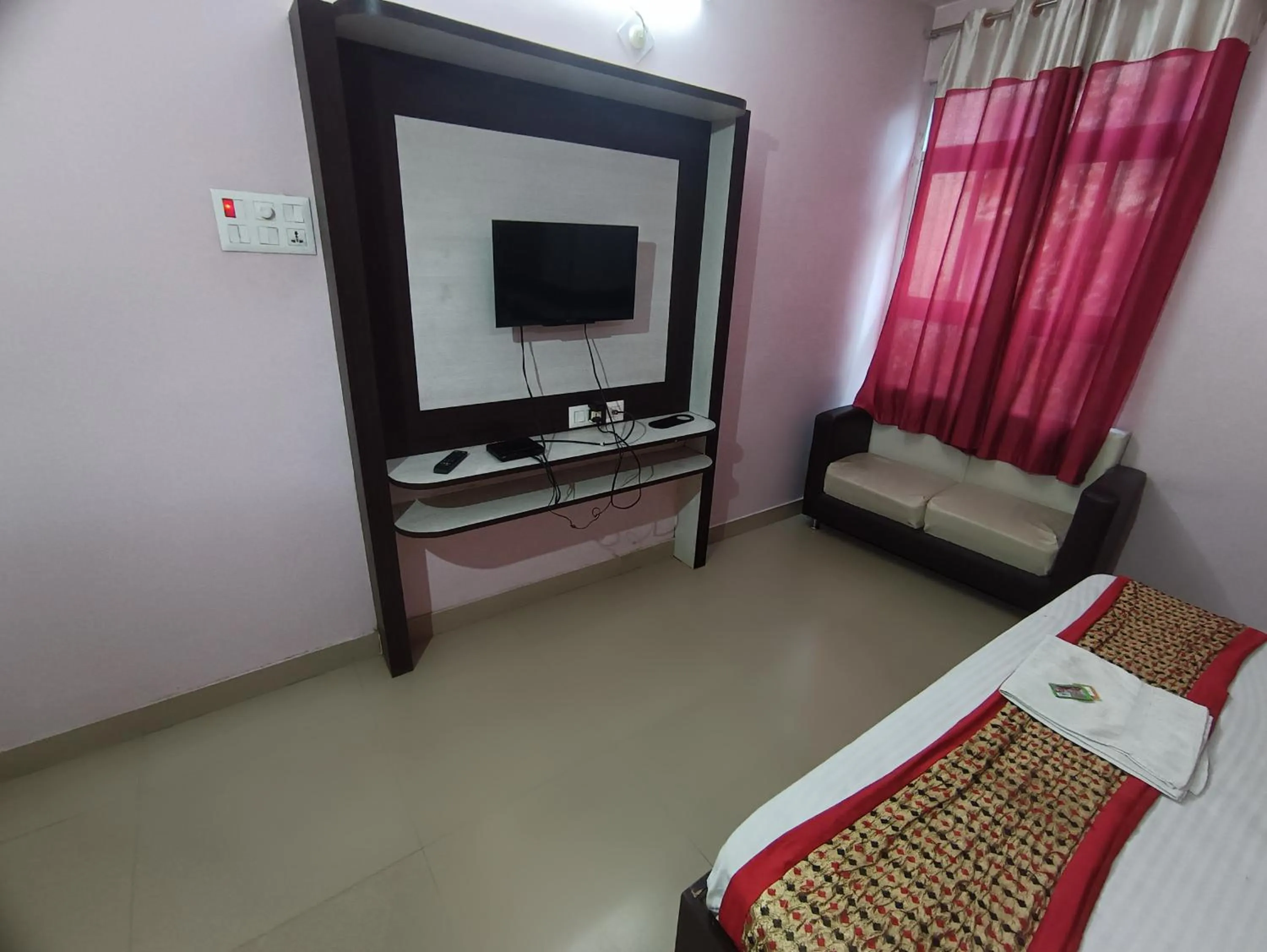 Bed in Hotel Viraat Inn