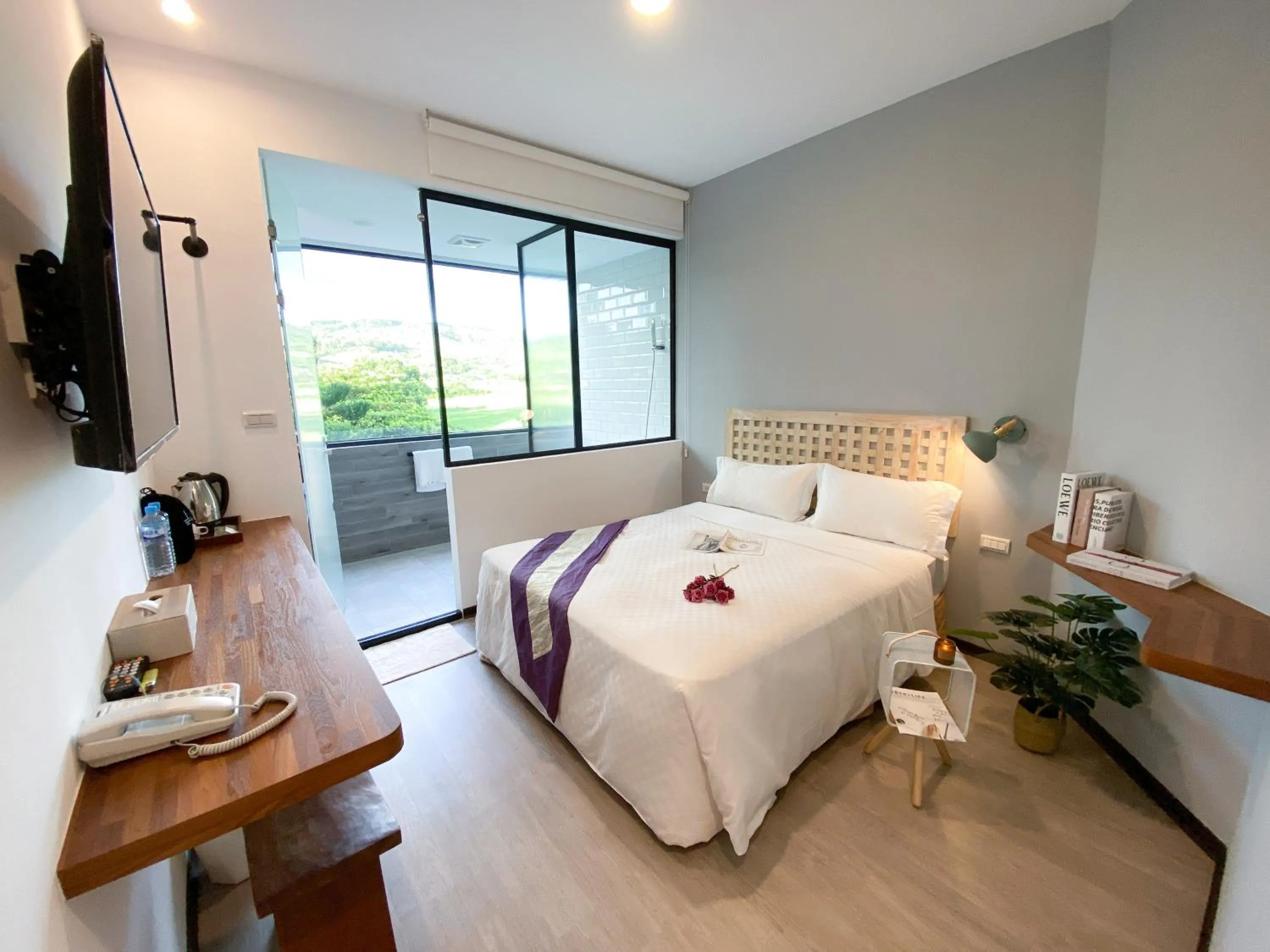 Photo of the whole room, Bed in Kenting Sunhow Inn