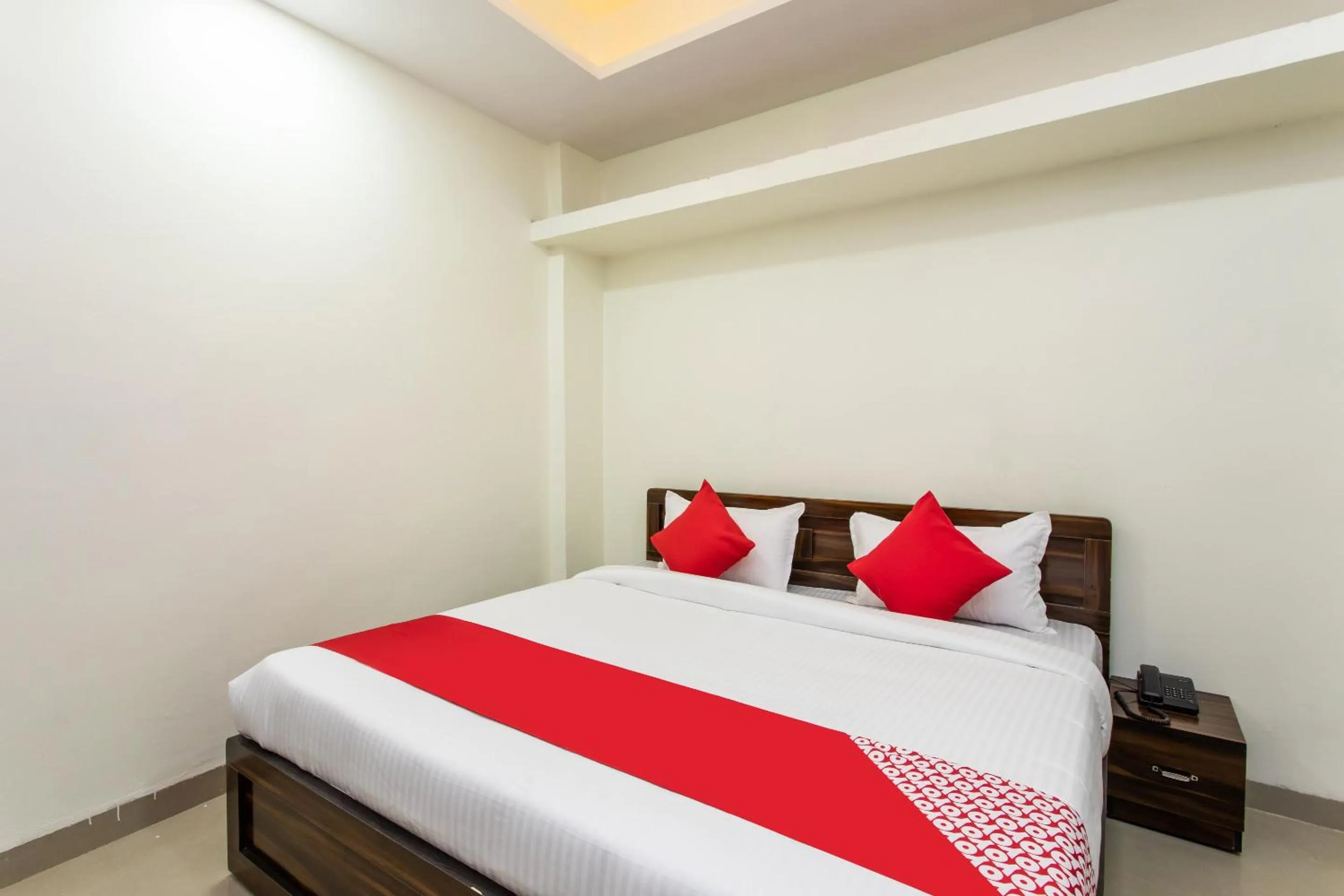 Bedroom in Hotel O Manjulam Regency