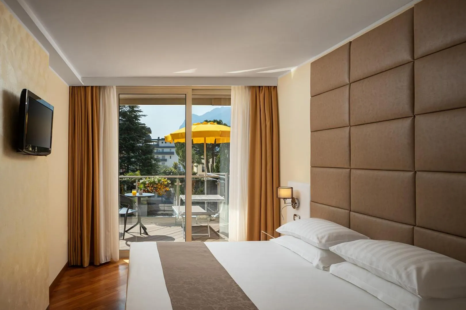 Bedroom, Bed in Hotel Savoy Palace - Tonelli Hotels