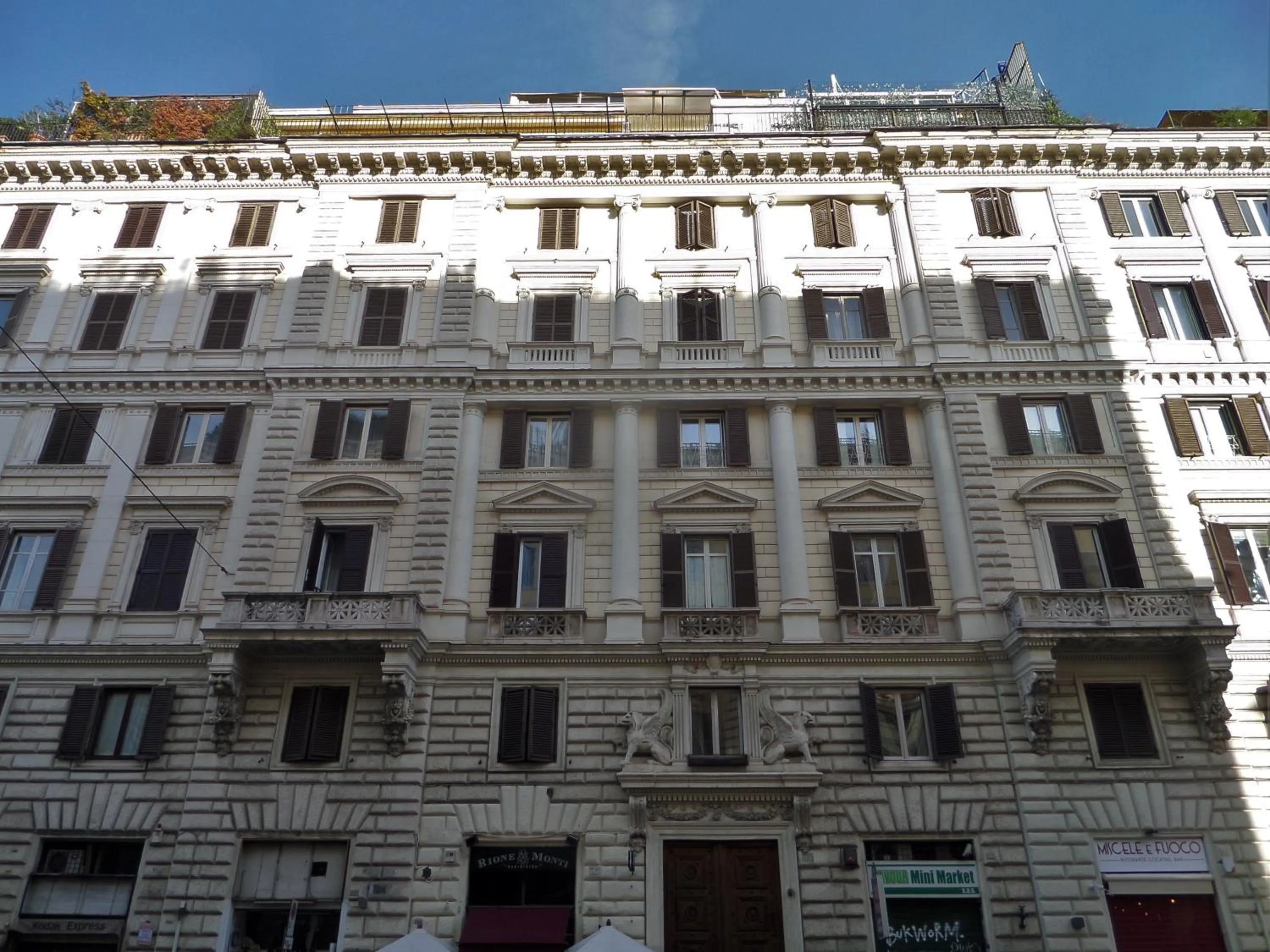 Property building in 2 Passi Al Colosseo B&B