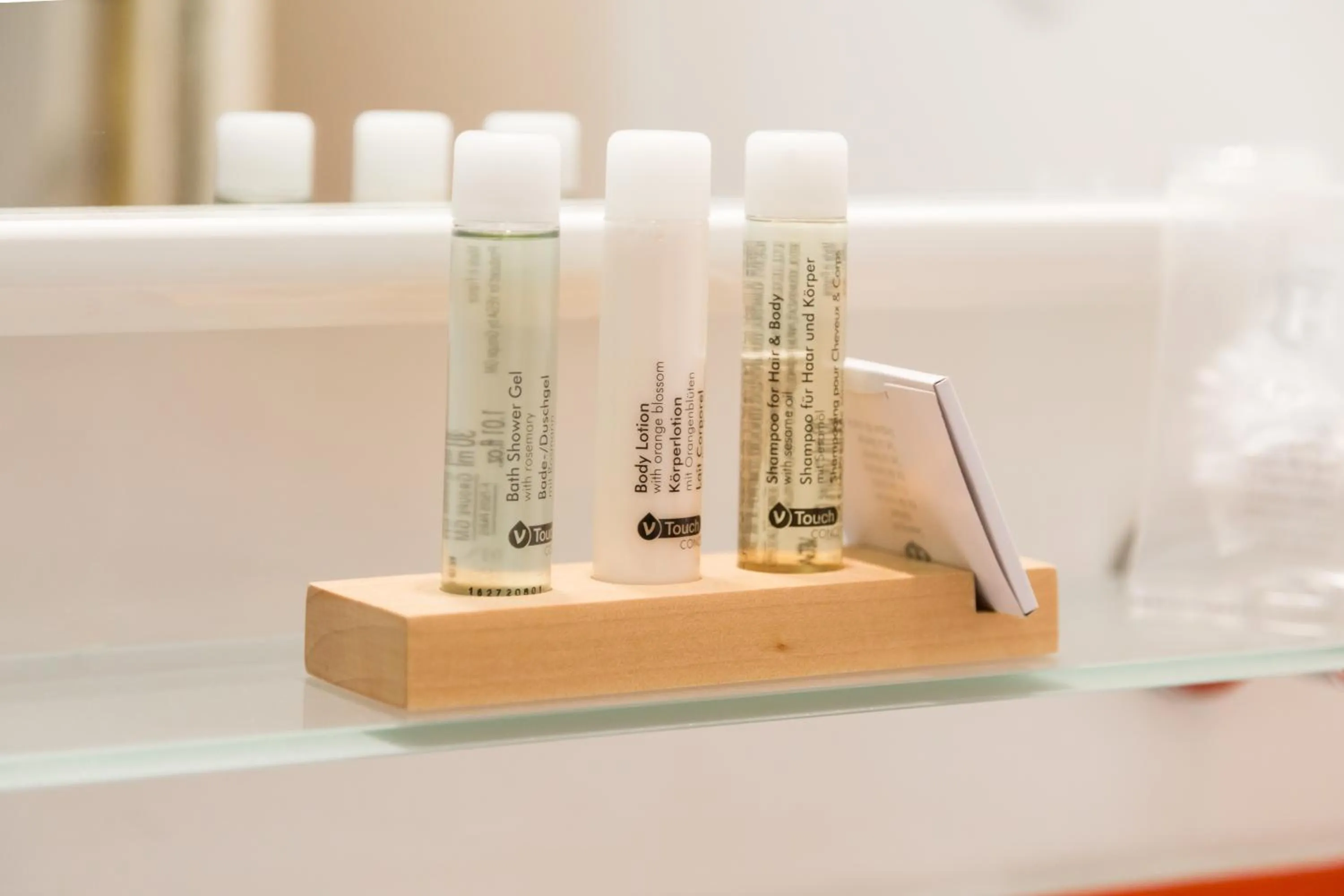 Shower in 2 Passi Al Colosseo B&B