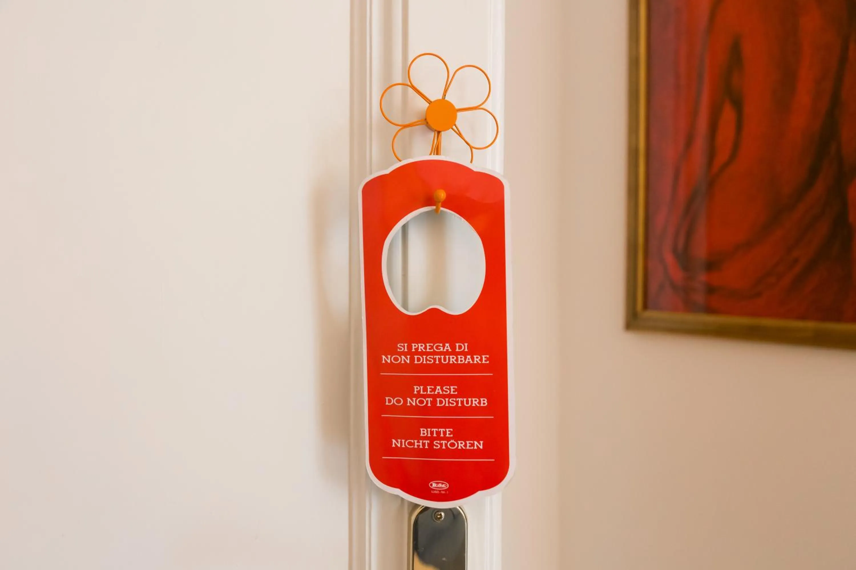 Decorative detail in 2 Passi Al Colosseo B&B