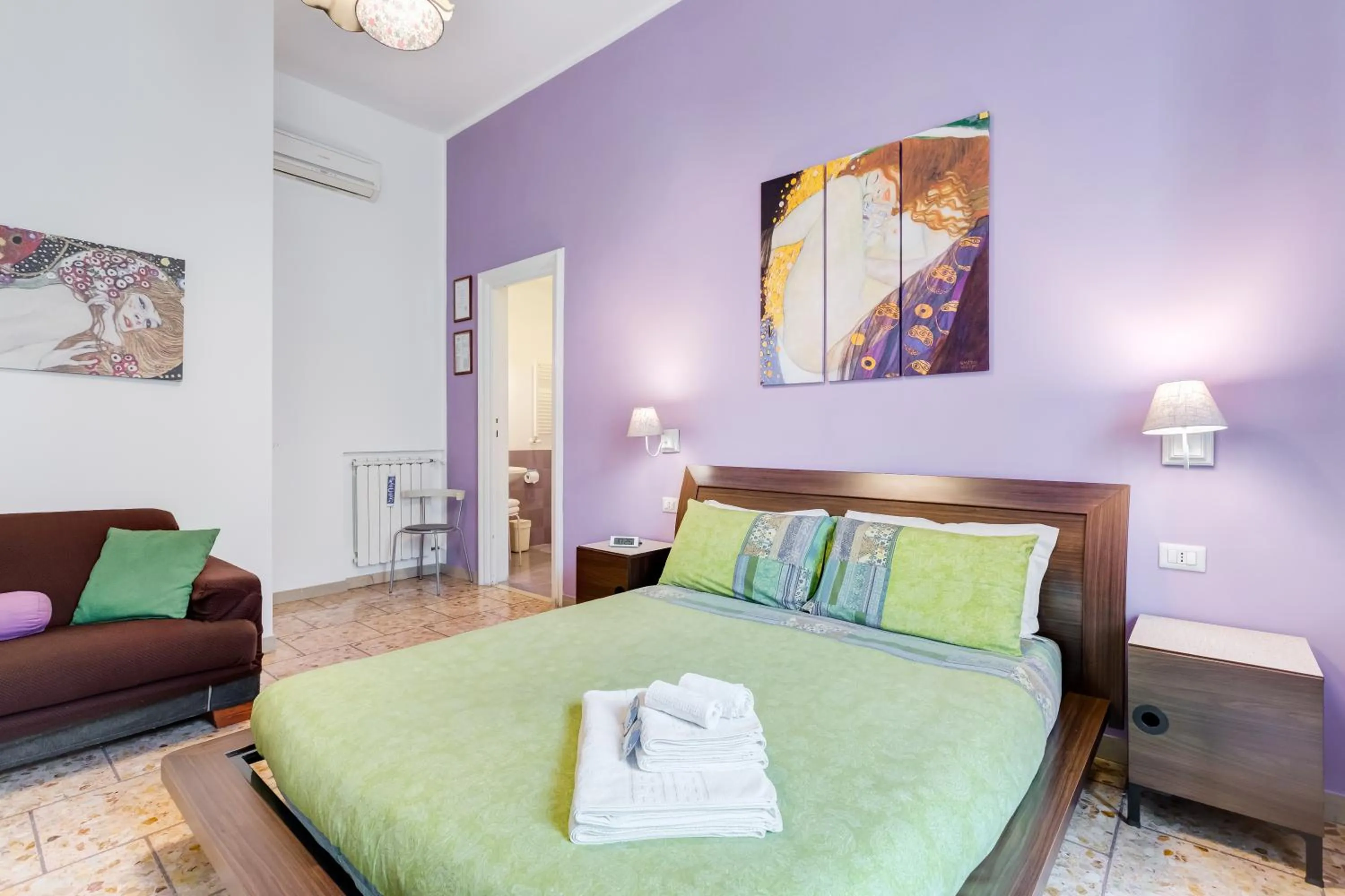 Bathroom, Bed in 2 Passi Al Colosseo B&B