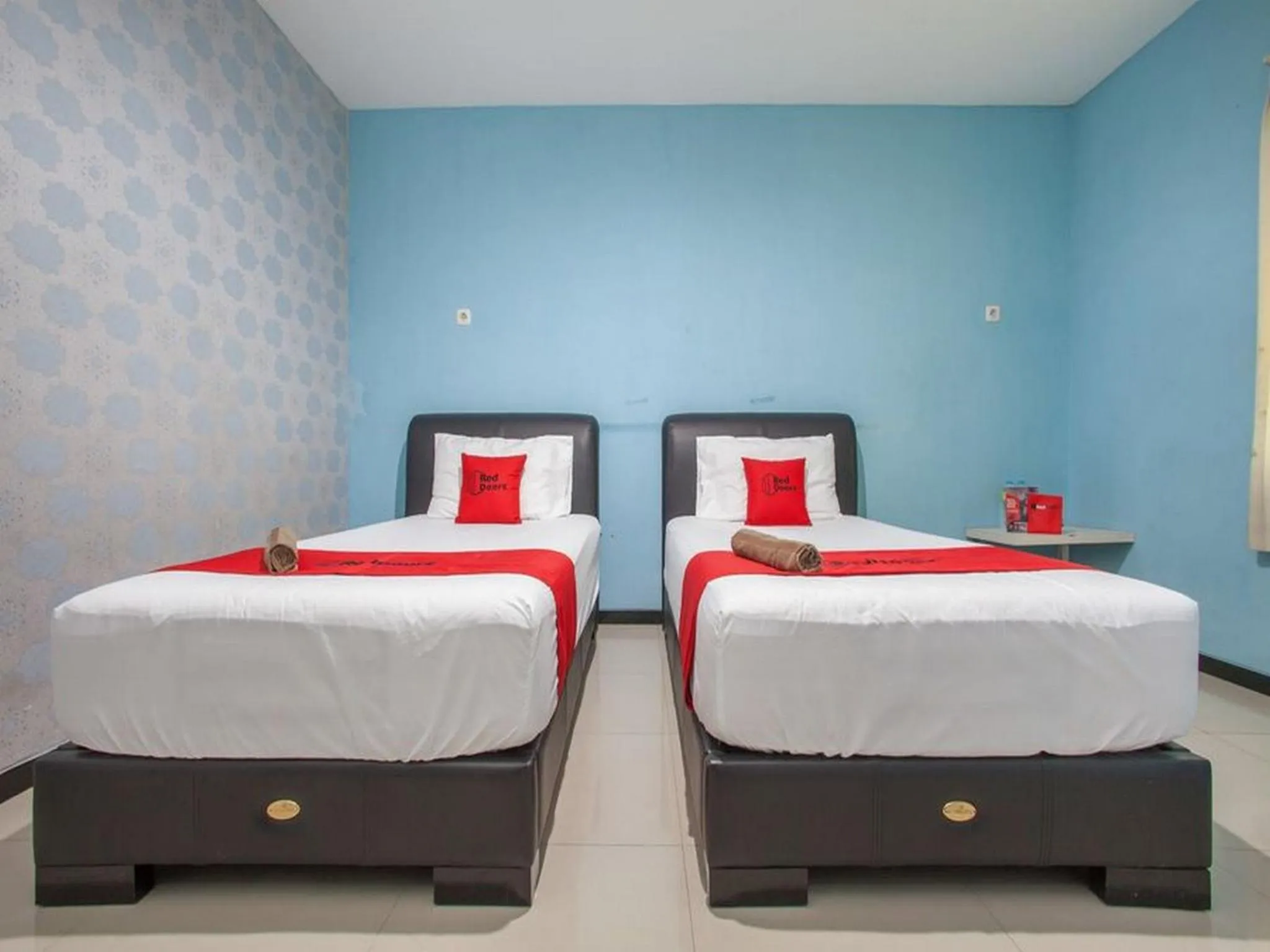 Bedroom, Bed in RedDoorz @ Raya Tidar