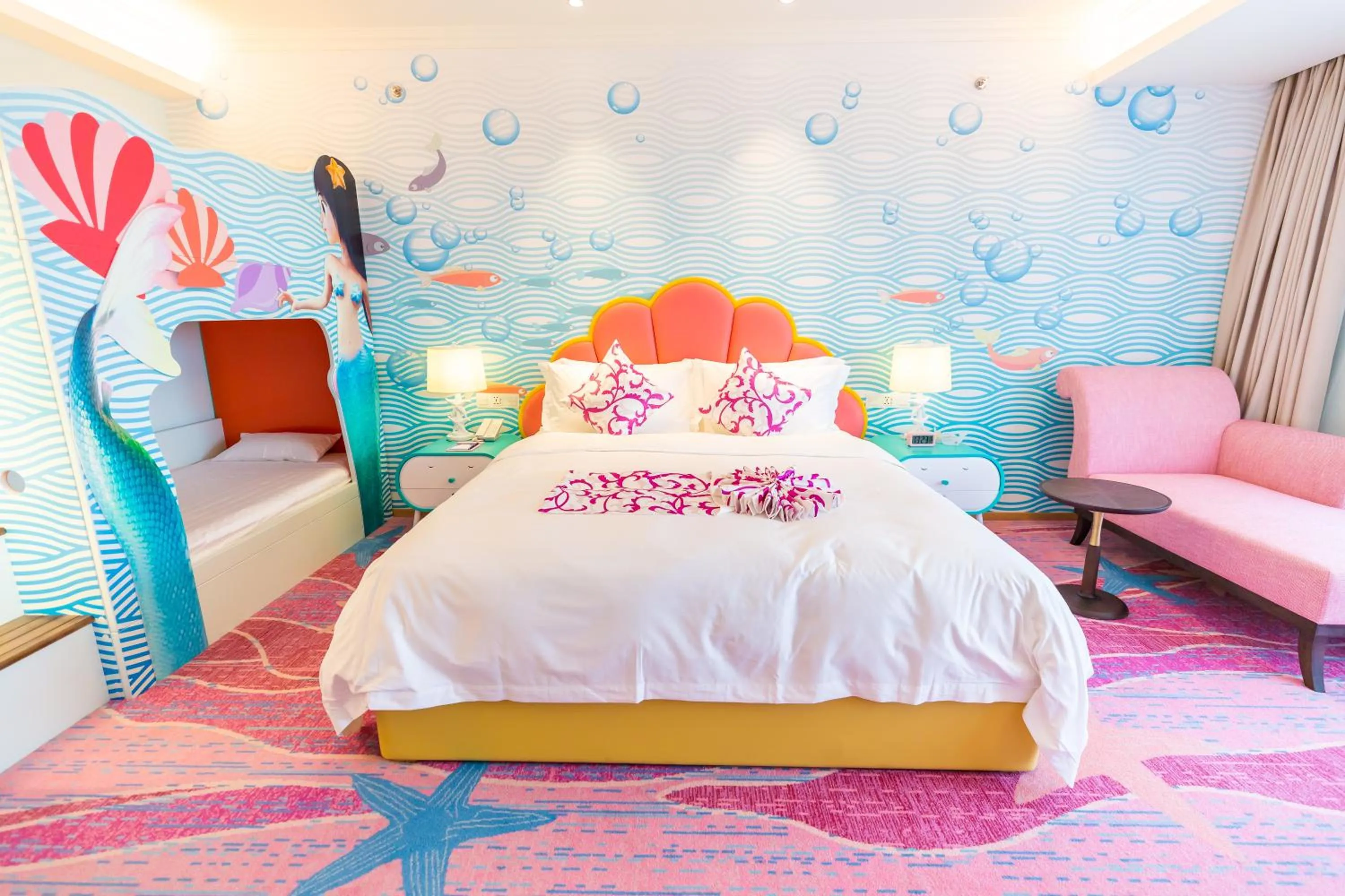 Bed in Shanghai Haichang Ocean Park Resort Hotel