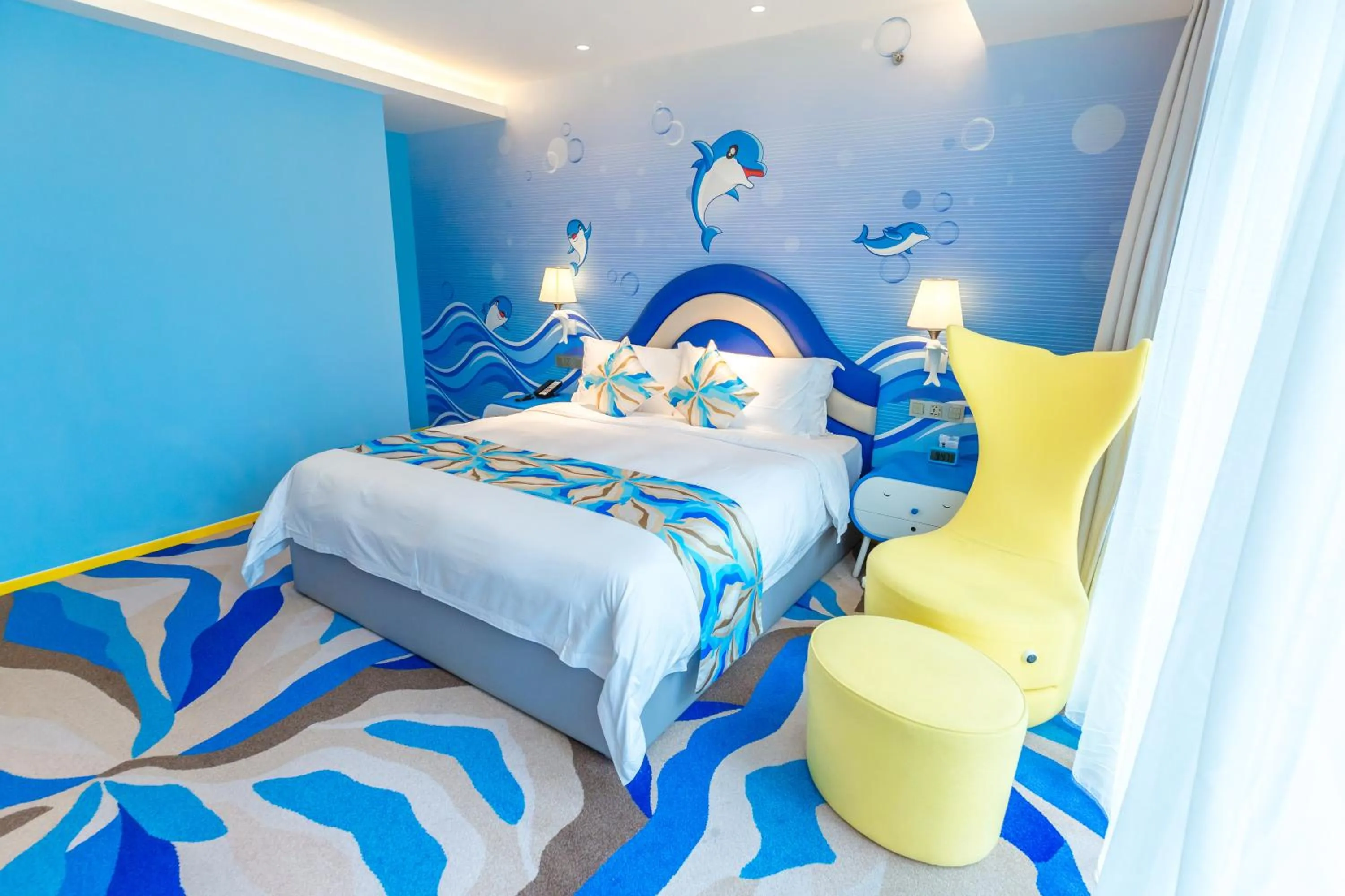 Photo of the whole room, Bed in Shanghai Haichang Ocean Park Resort Hotel