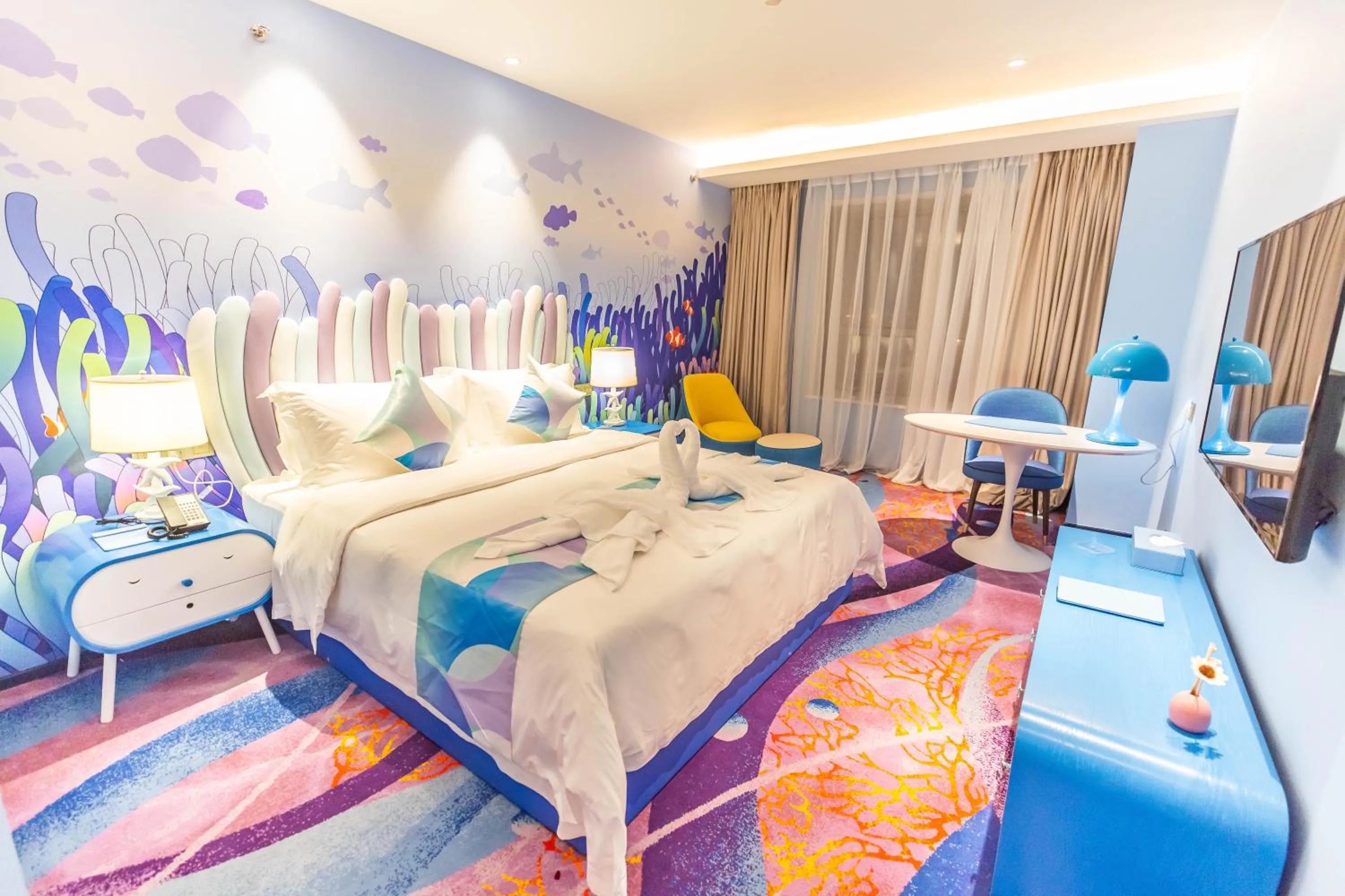 Bedroom, Bed in Shanghai Haichang Ocean Park Resort Hotel