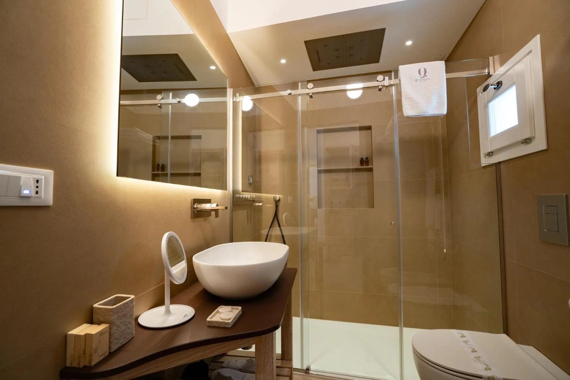 Shower in Quintessenza Luxury Domus