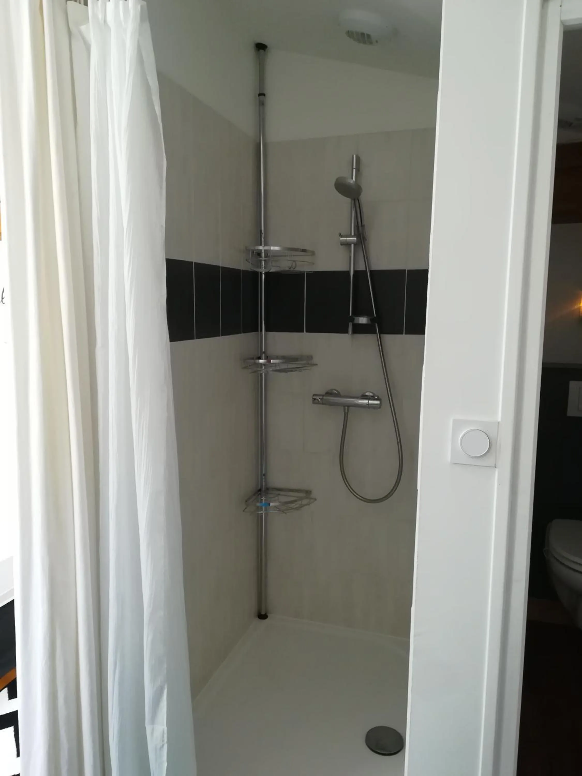 Shower in Les Marmottes Charentaises