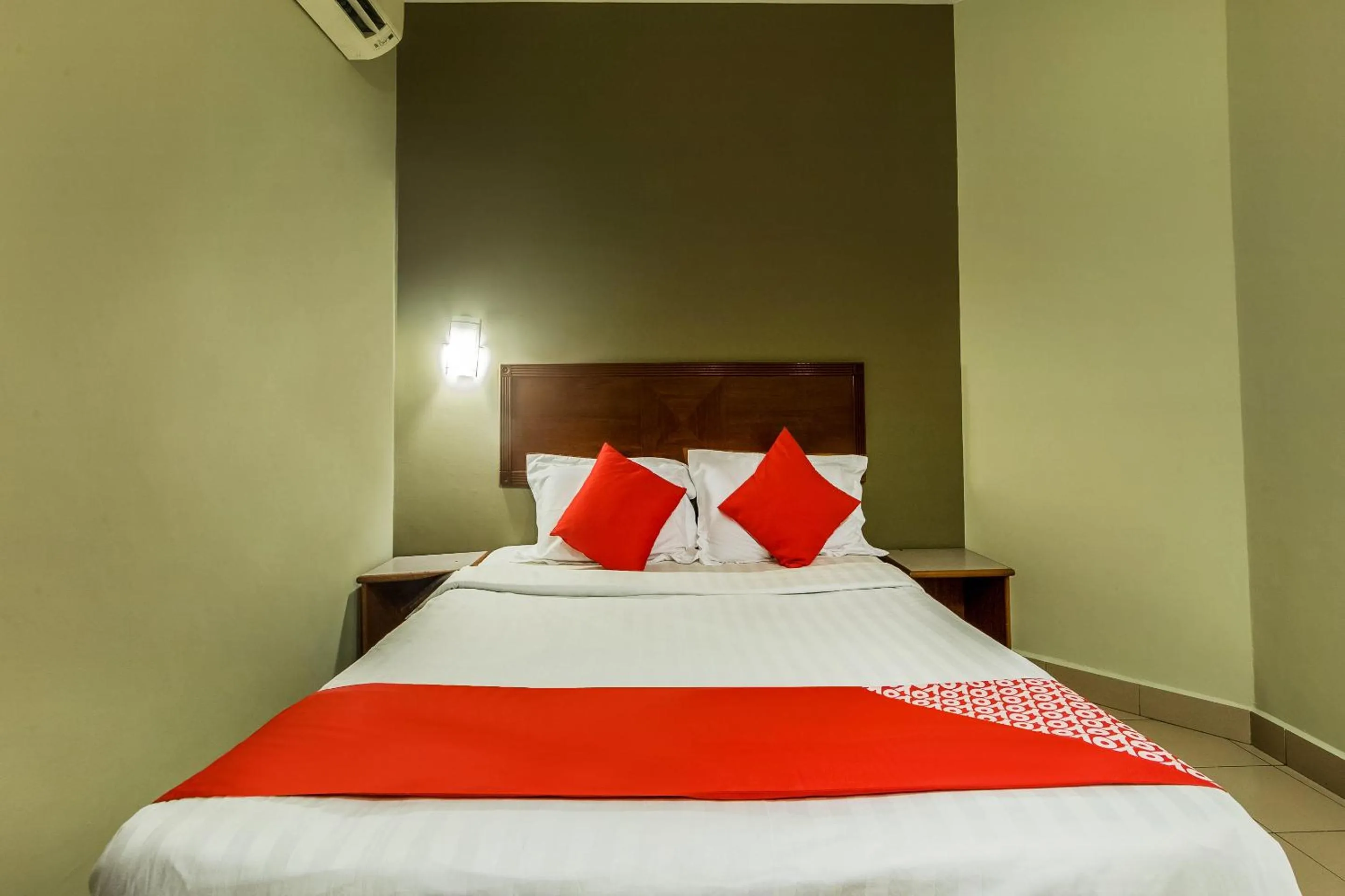 Bed in Super OYO 828 Comfort Hotel Shah Alam