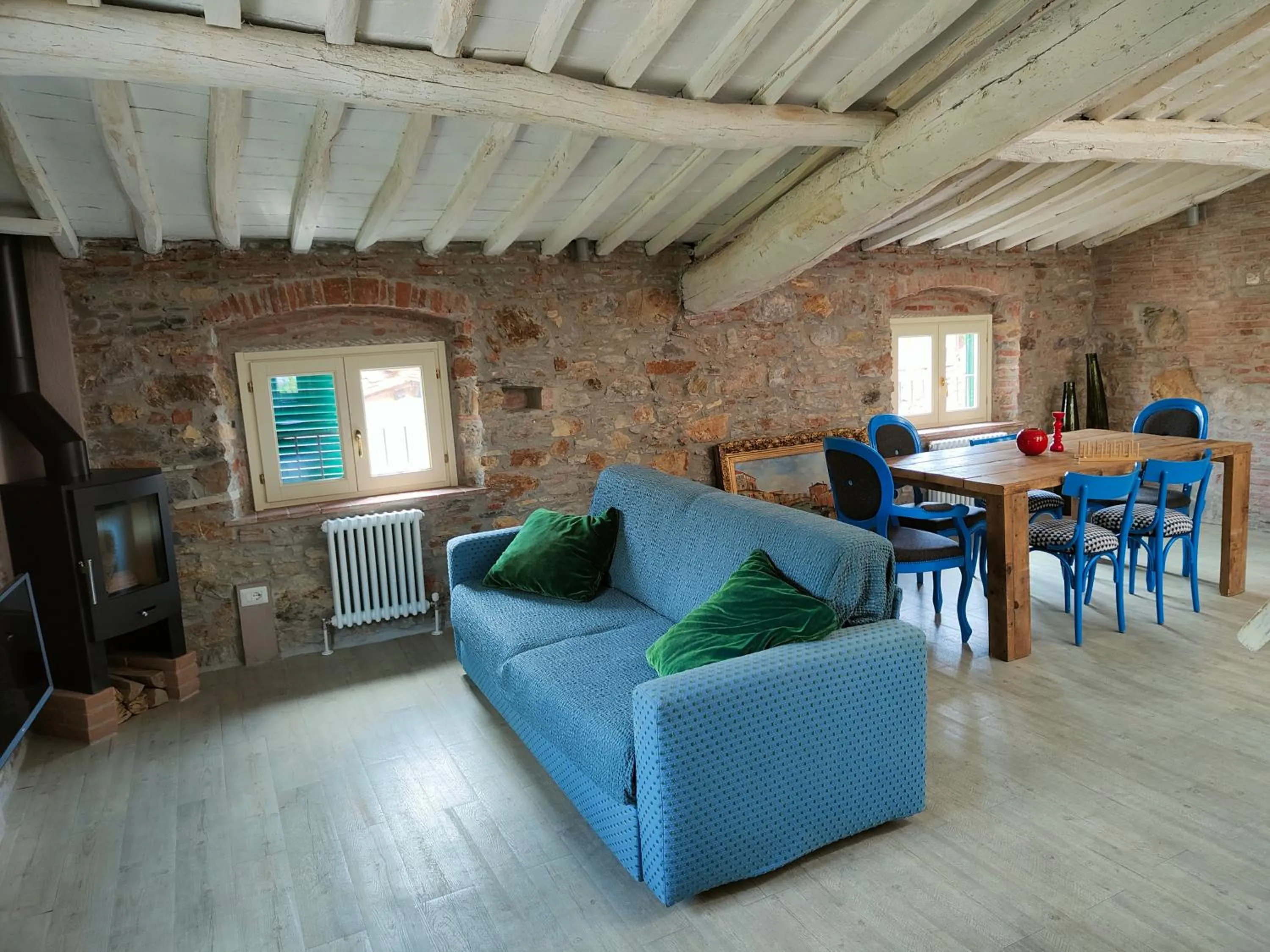 TV and multimedia in Inside the Wall