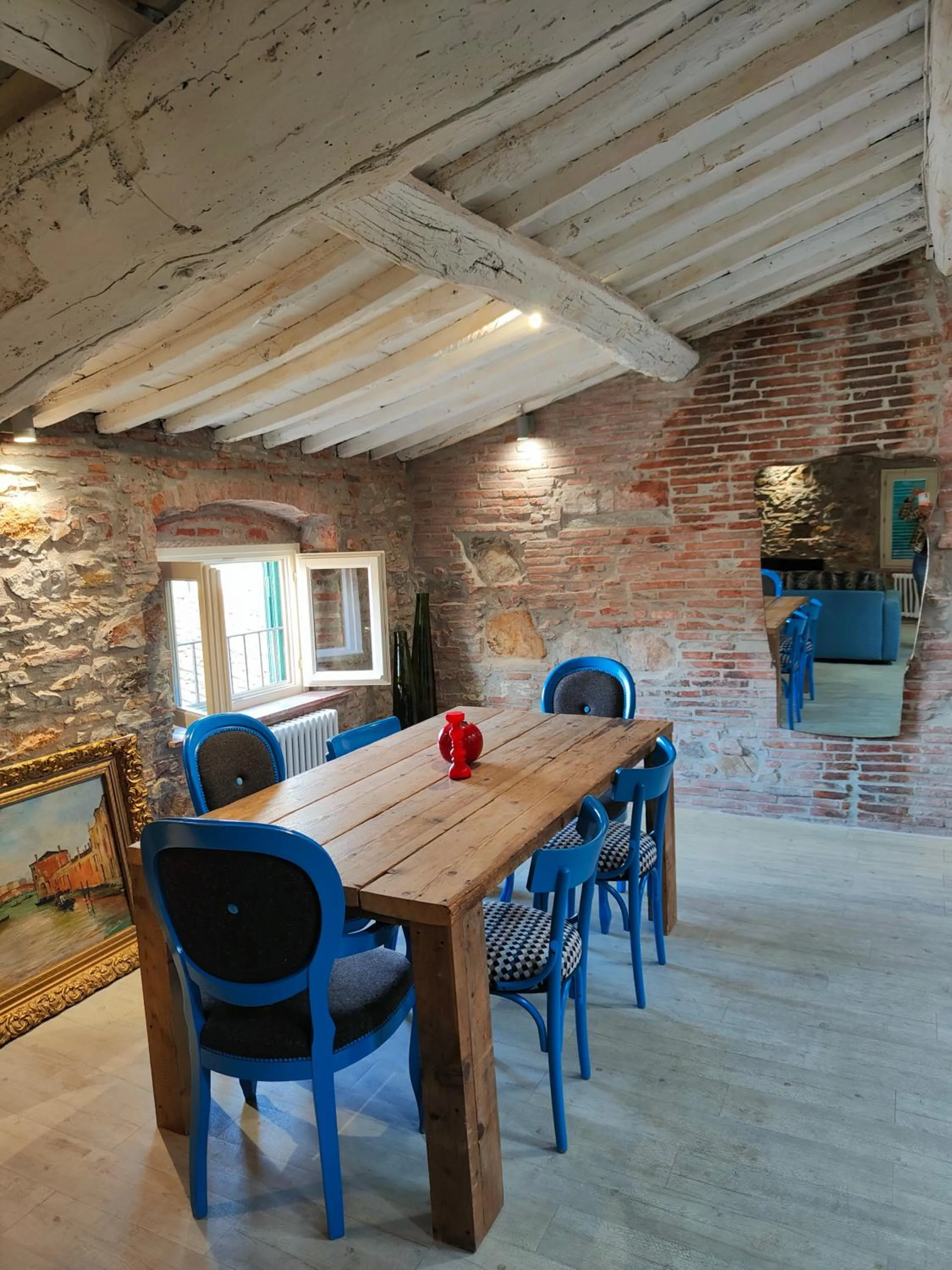 Kitchen or kitchenette in Inside the Wall