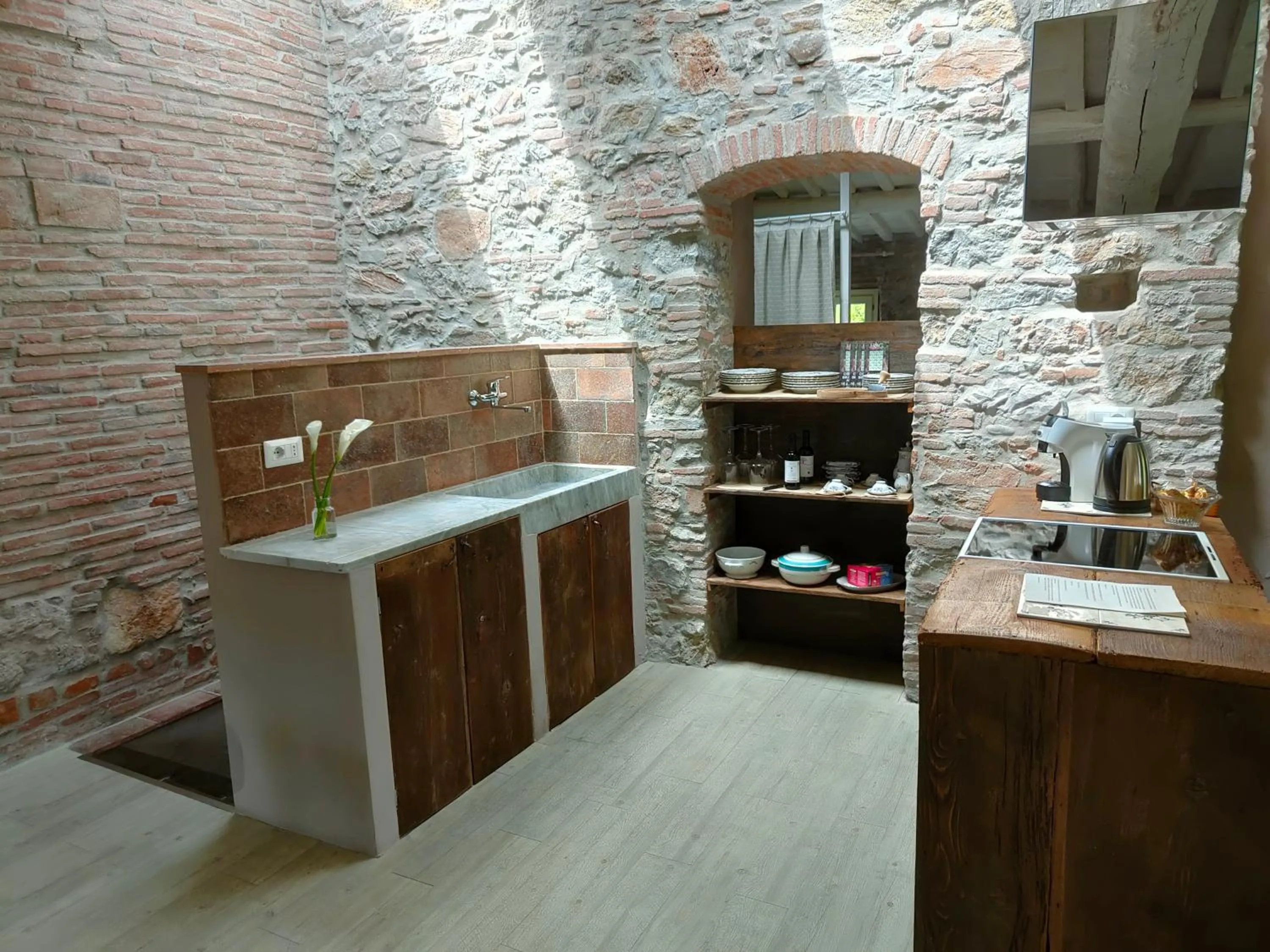 Kitchen or kitchenette in Inside the Wall