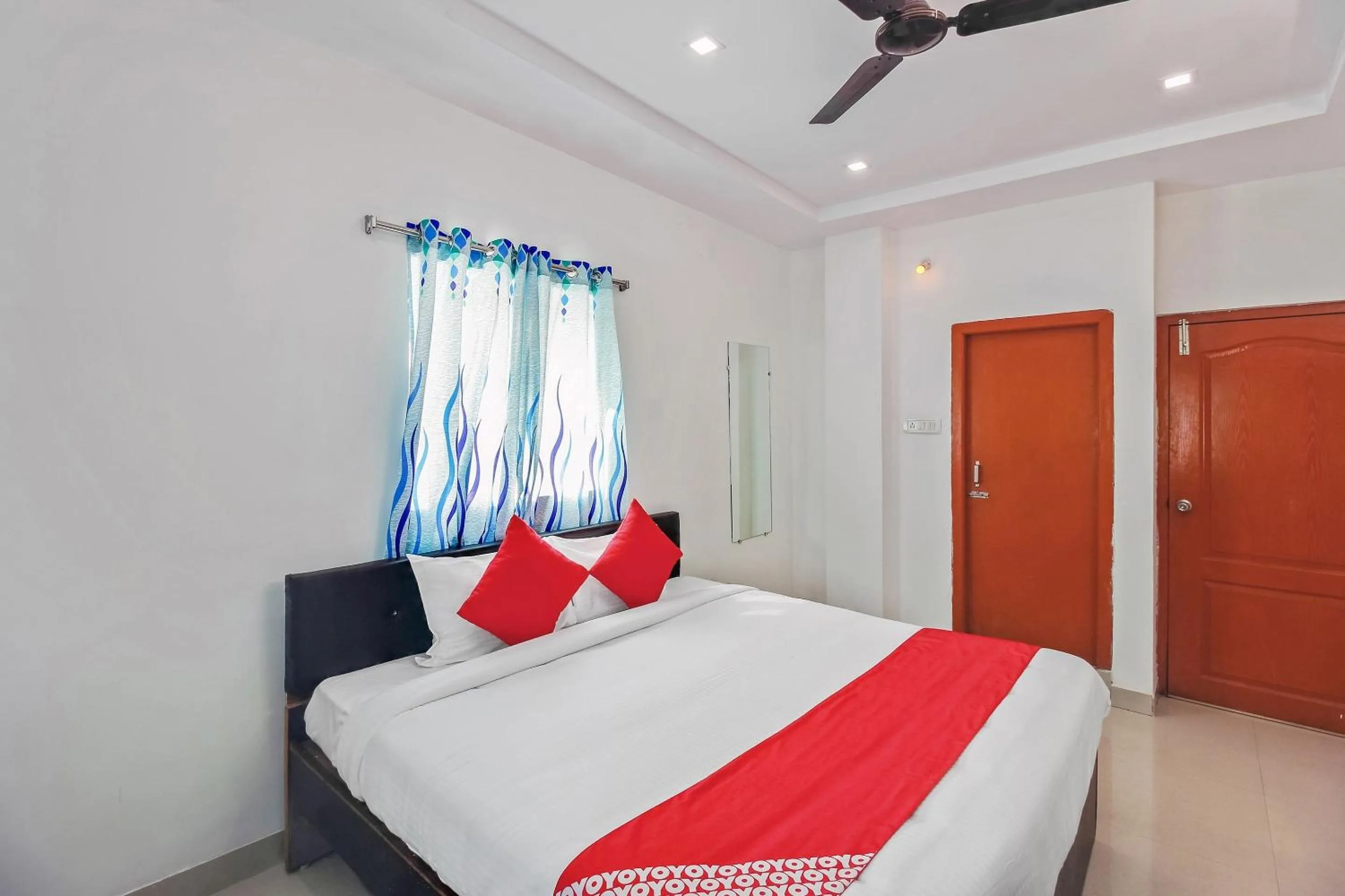 Bedroom, Bed in Super Hotel O Golden Hive Madhapur Near Shilparamam