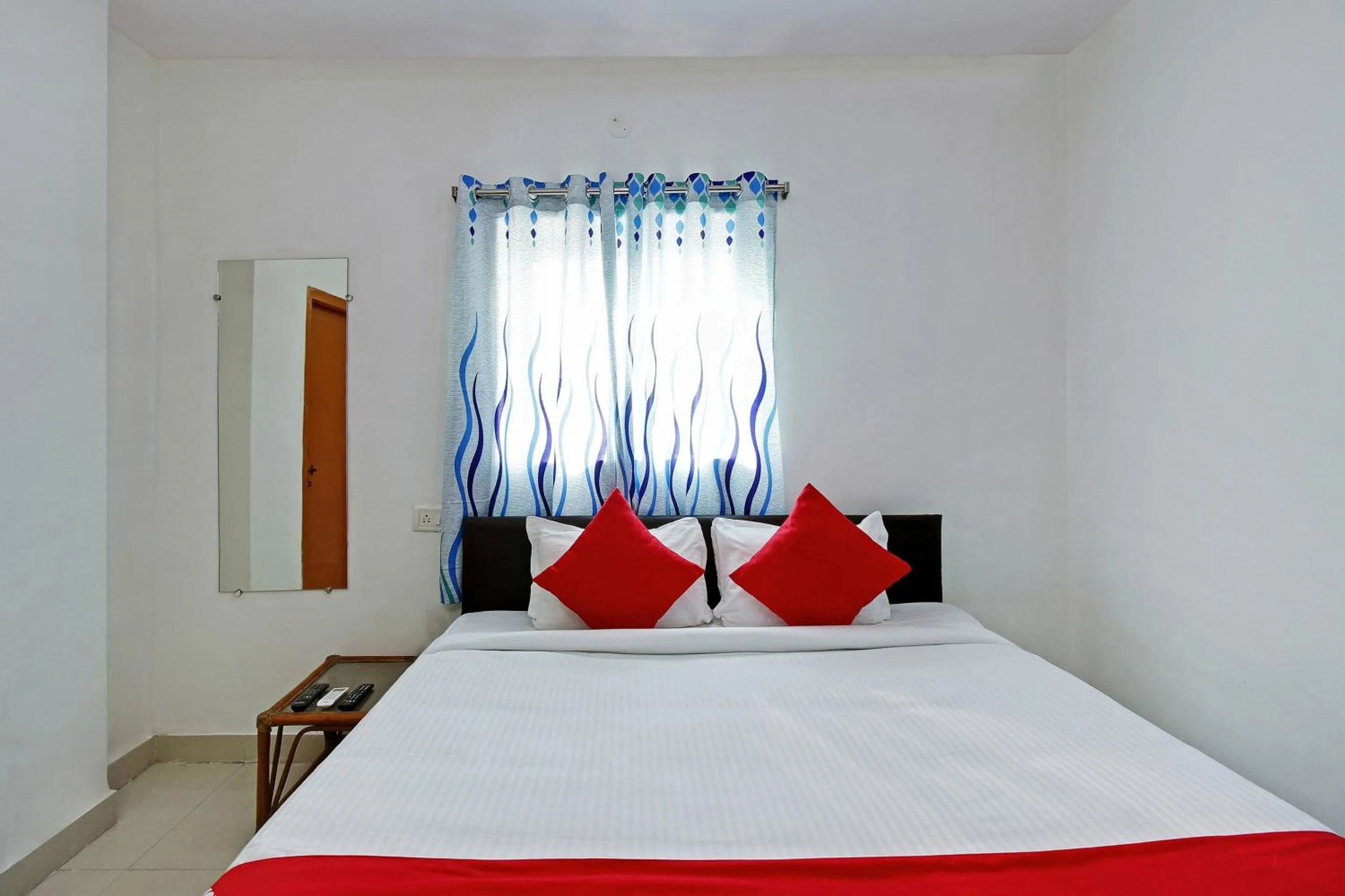 Bedroom, Bed in Super Hotel O Golden Hive Madhapur Near Shilparamam
