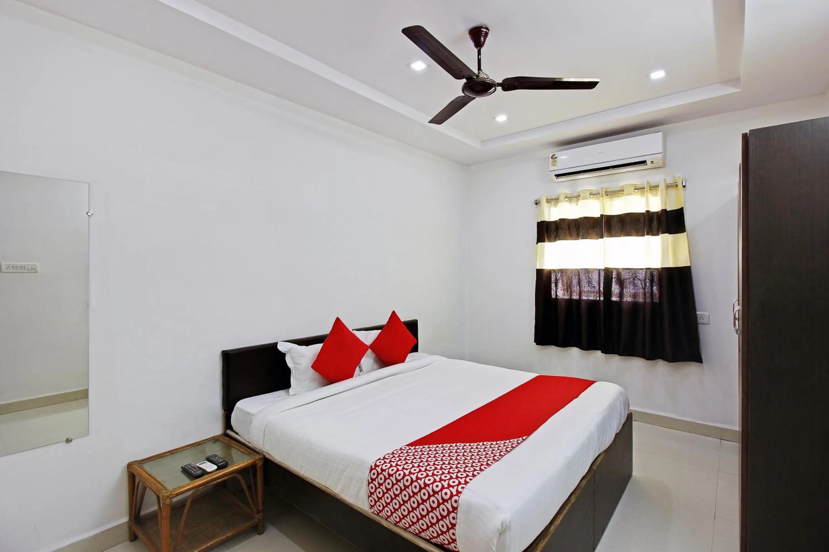 Super Hotel O Golden Hive Madhapur Near Shilparamam