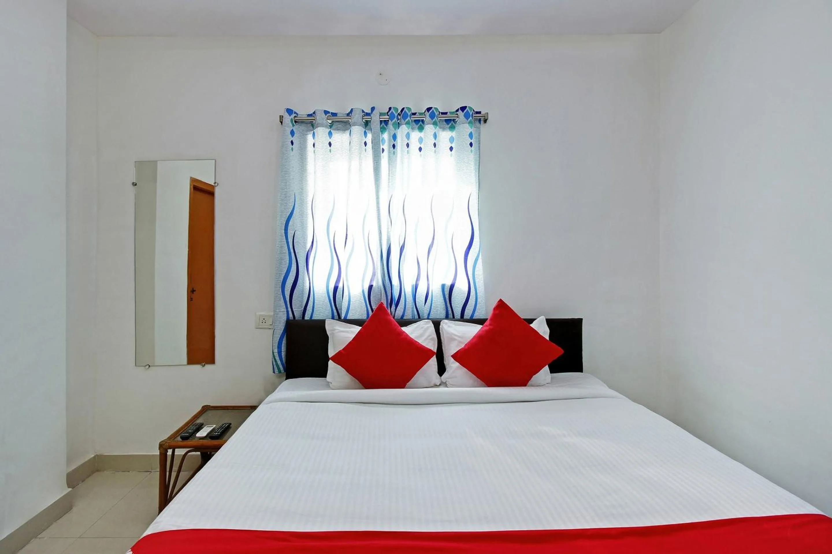 Bedroom, Bed in Super Hotel O Golden Hive Madhapur Near Shilparamam