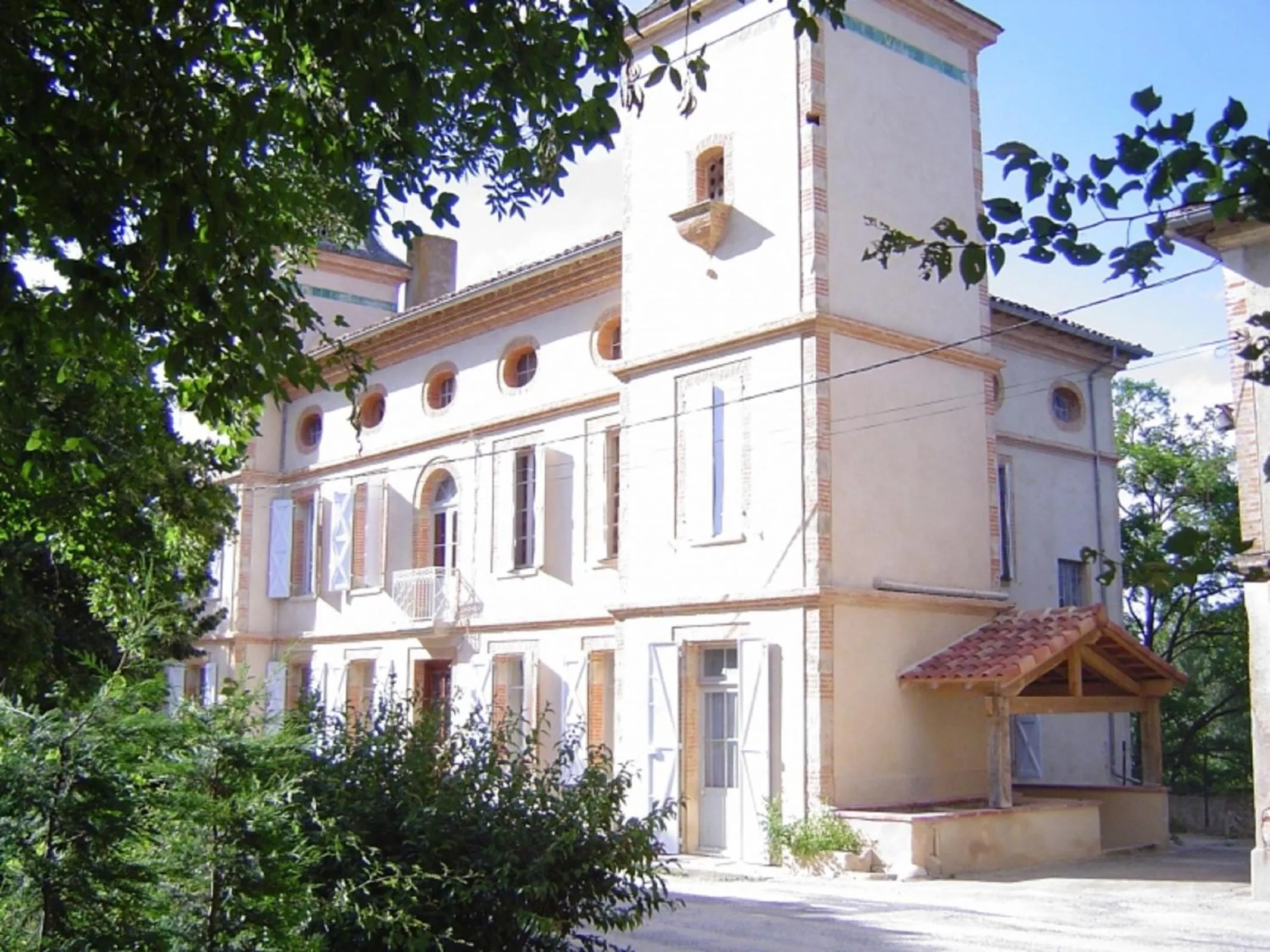 Facade/entrance in Le Moulin du Carla