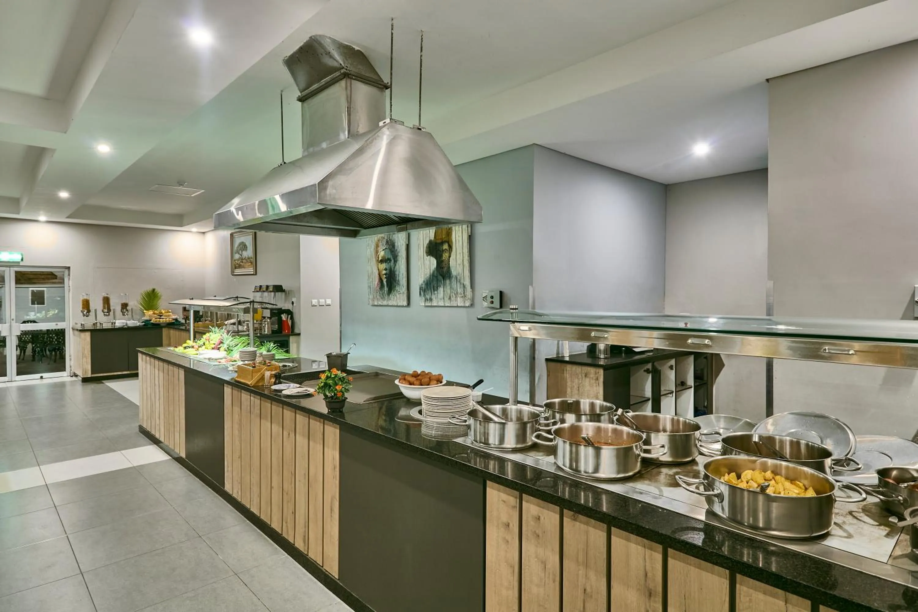 Buffet breakfast in Kalahari Arms Hotel